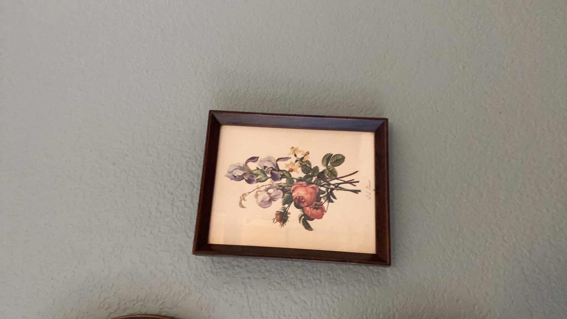 Photo 1 of 4 PICTURE WOOD FRAMED ASSORTMENT OVAL IS 7 1/2” x 9 1/2”