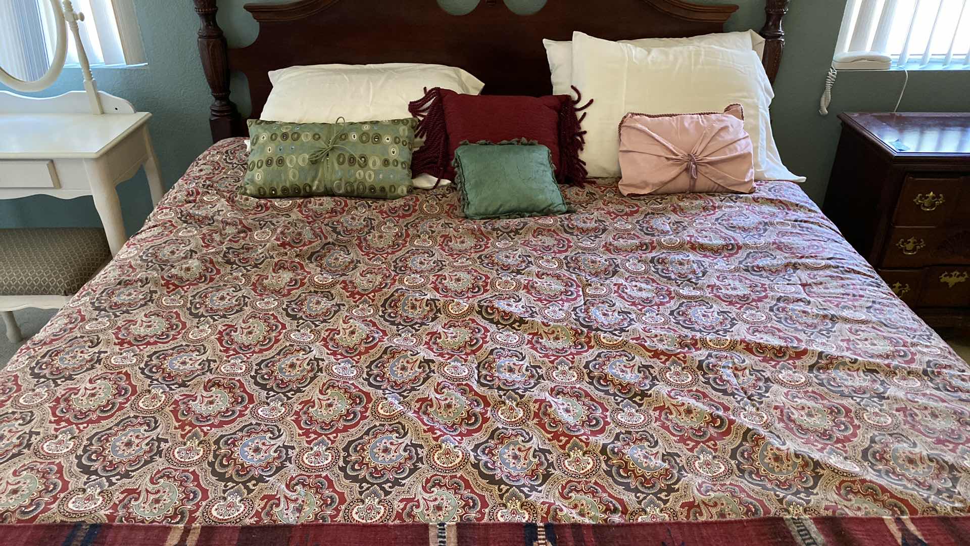 Photo 1 of KING BEDDING FEATHER COMFORTER SET