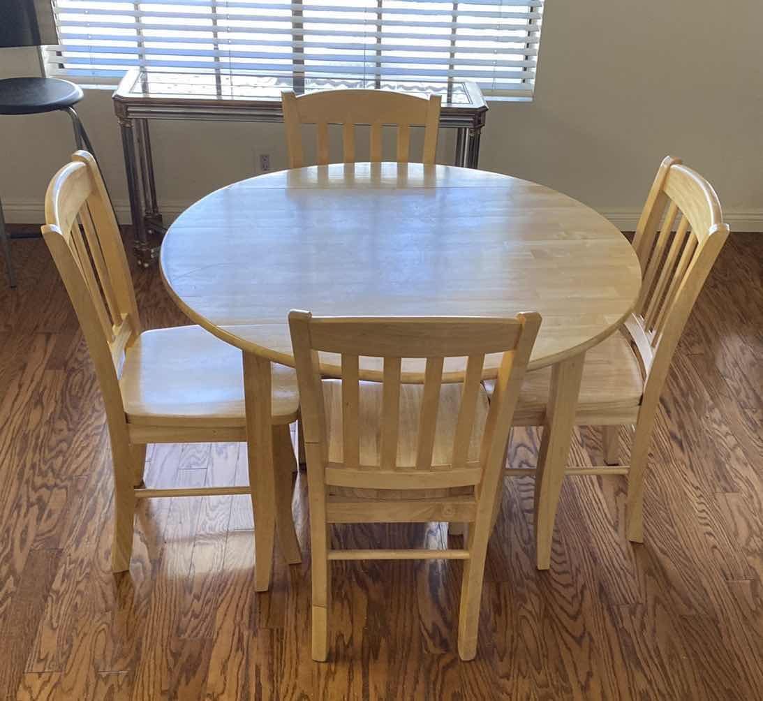 Photo 1 of MAPLE KITCHEN TABLE WITH 4 CHAIRS EXTENDED MEASUREMENTS 41” x 30”