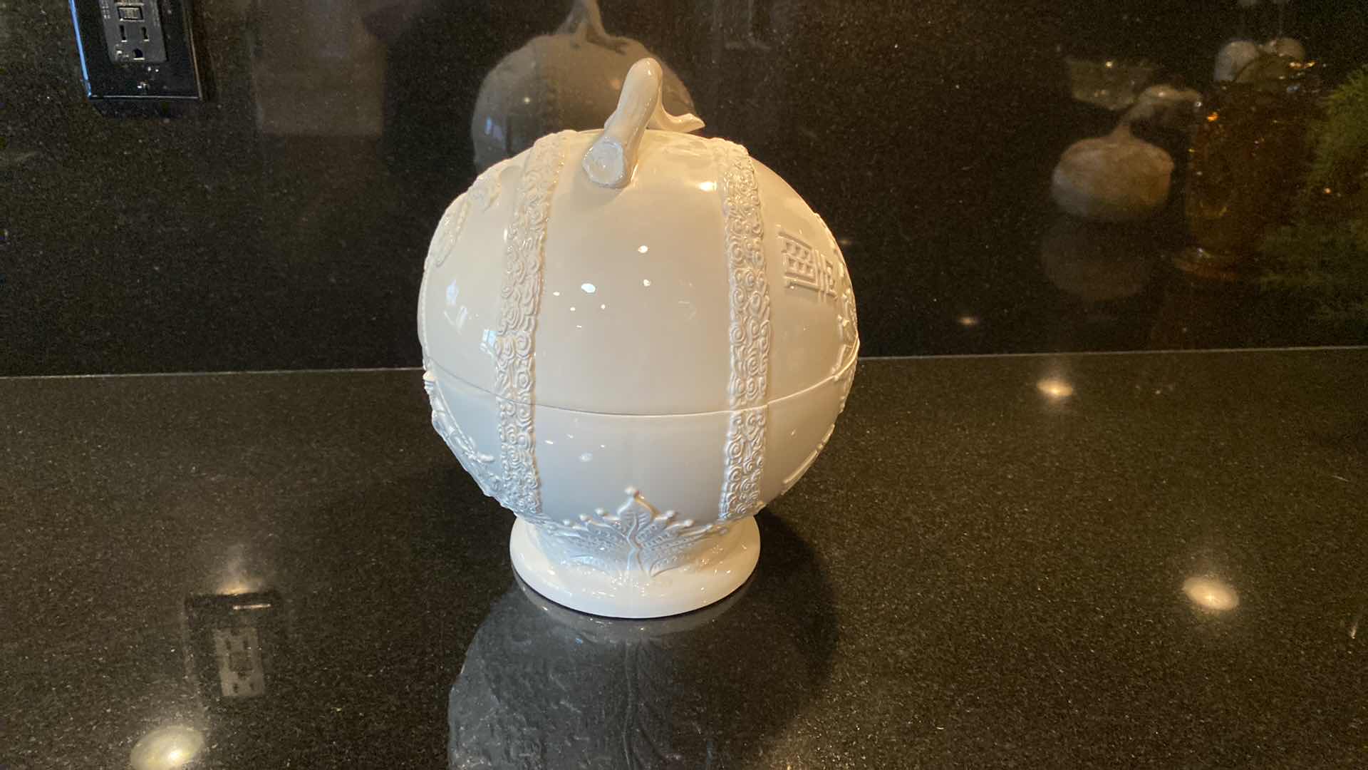 Photo 5 of CERAMIC DISH WITH LID 8 1/2” x 9 1/2” HAND CRAFTED IN ITALY FOR ETHAN ALLEN