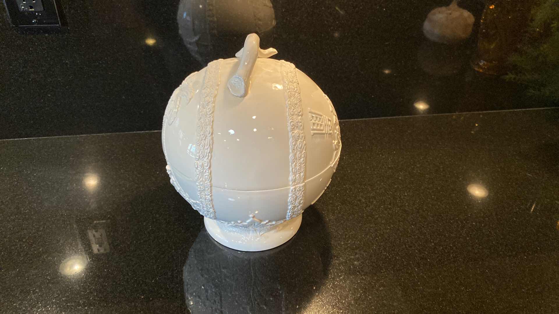 Photo 4 of CERAMIC DISH WITH LID 8 1/2” x 9 1/2” HAND CRAFTED IN ITALY FOR ETHAN ALLEN