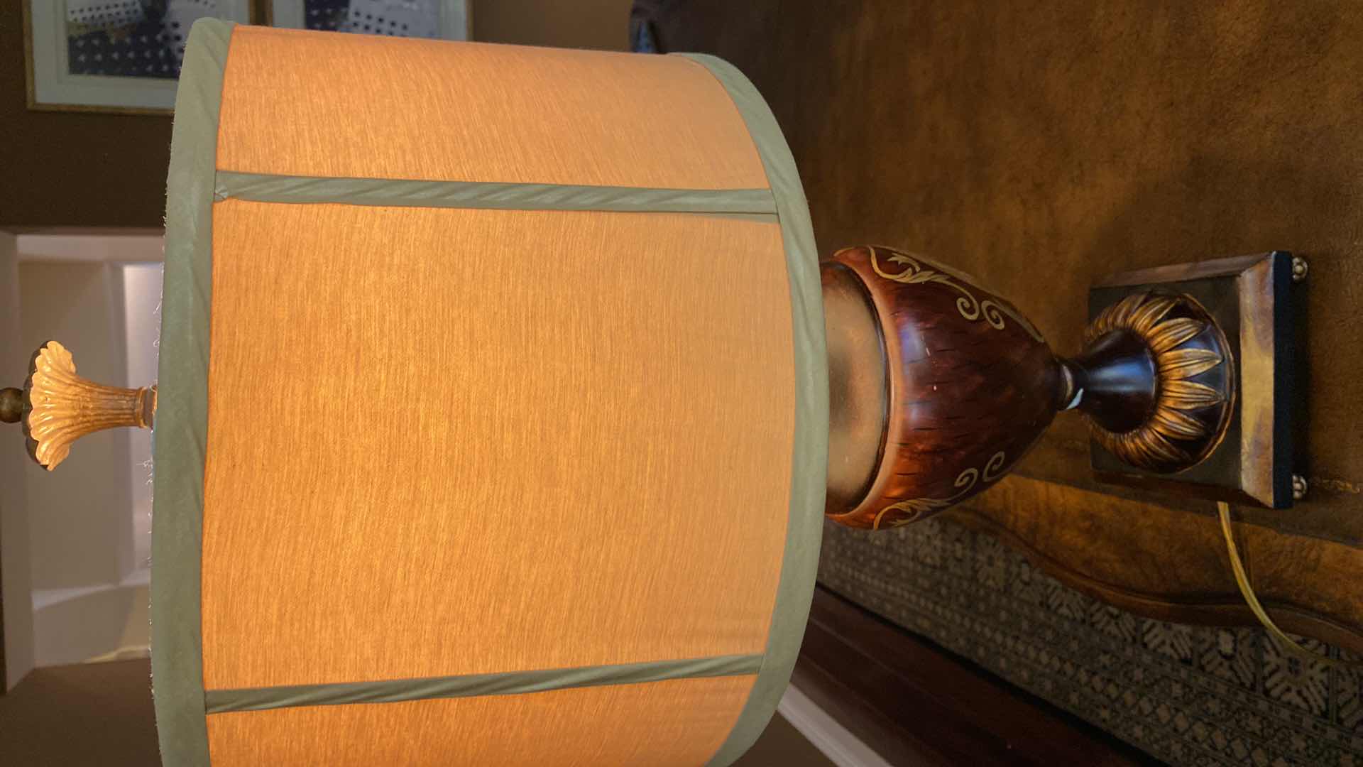 Photo 1 of TABLE LAMP H 29”