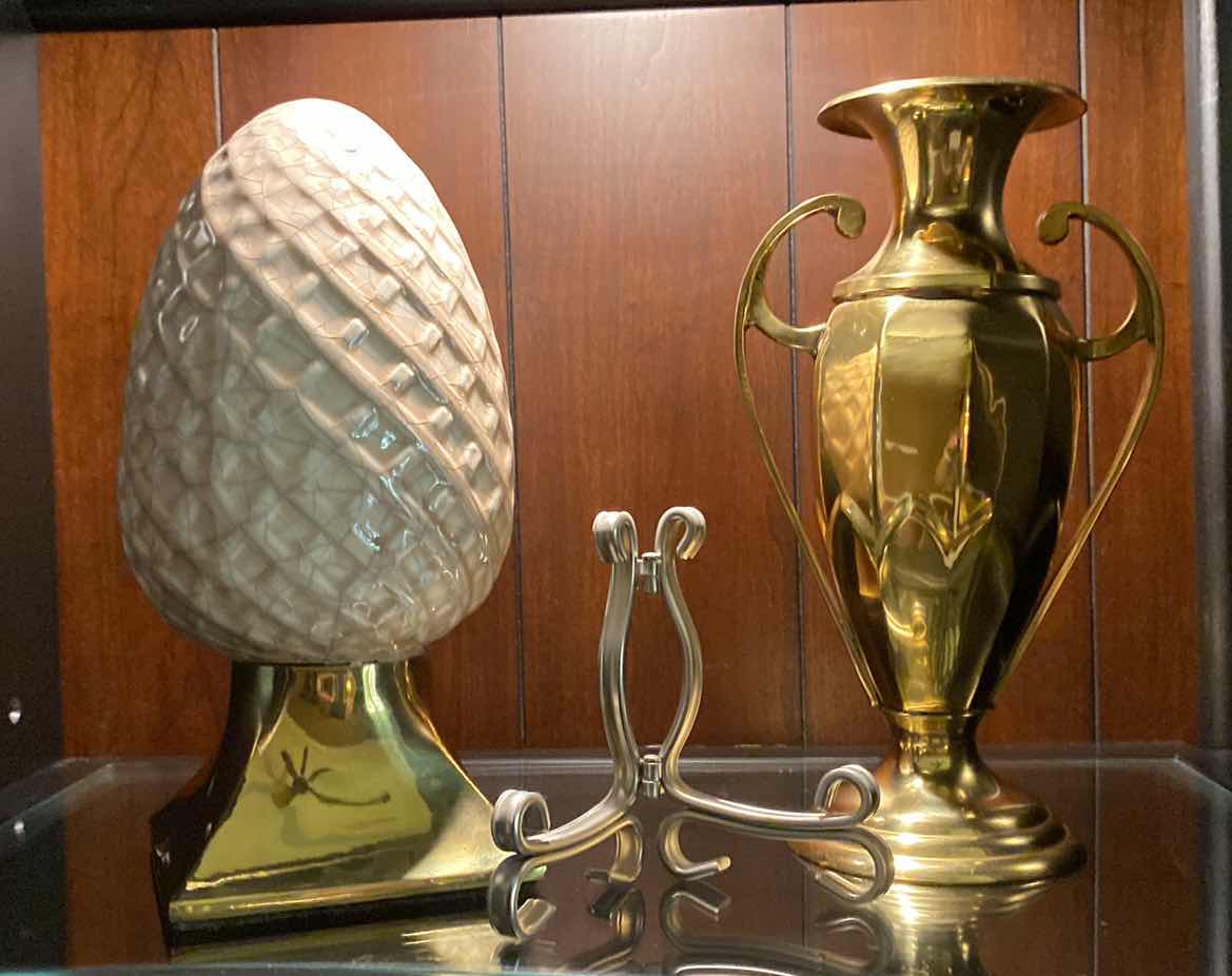 Photo 1 of BRASS AND CERAMIC DECOR H 10“