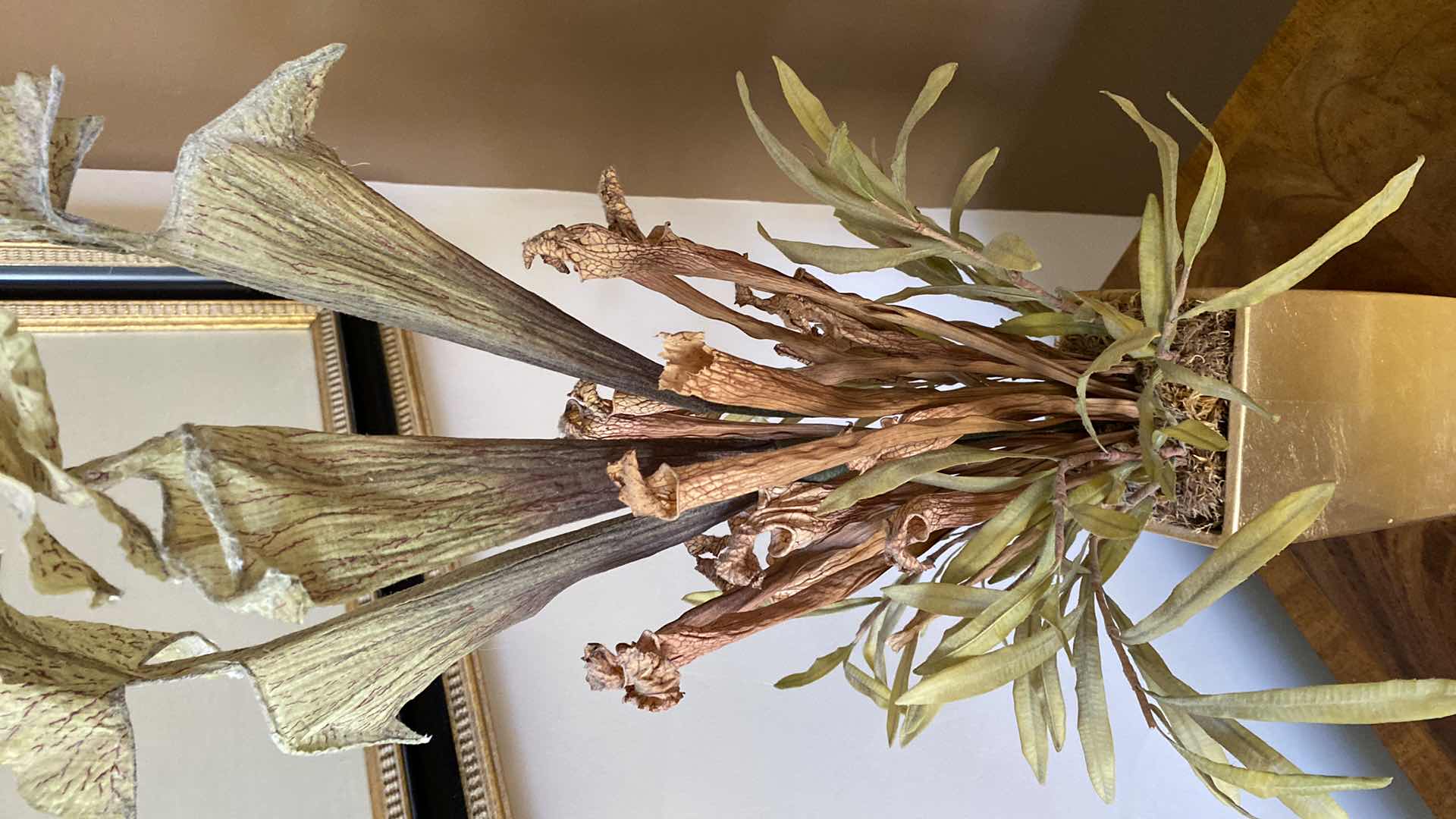 Photo 1 of GOLD VASE H 11” WITH FLORALS AND BATHROOM TRAY