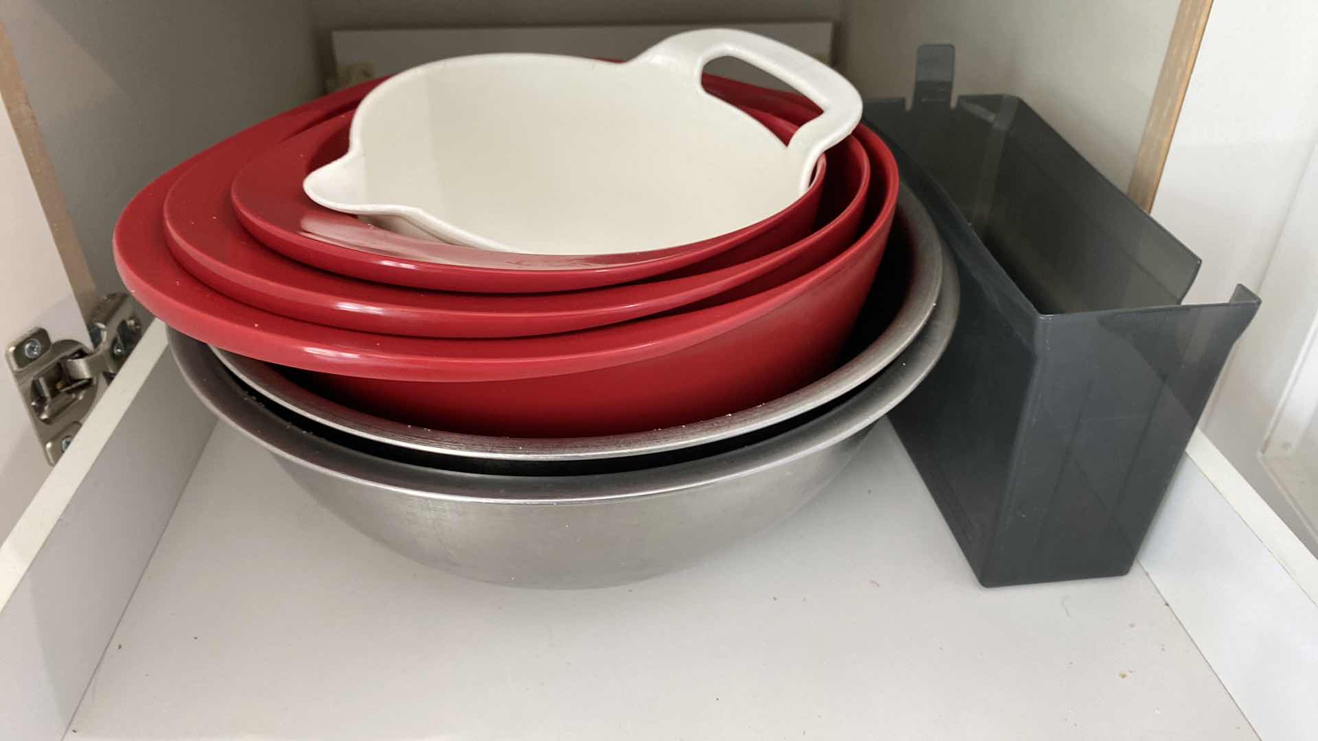 Photo 1 of CONTENTS OF KITCHEN CABINET SHELF - MIXING BOWLS