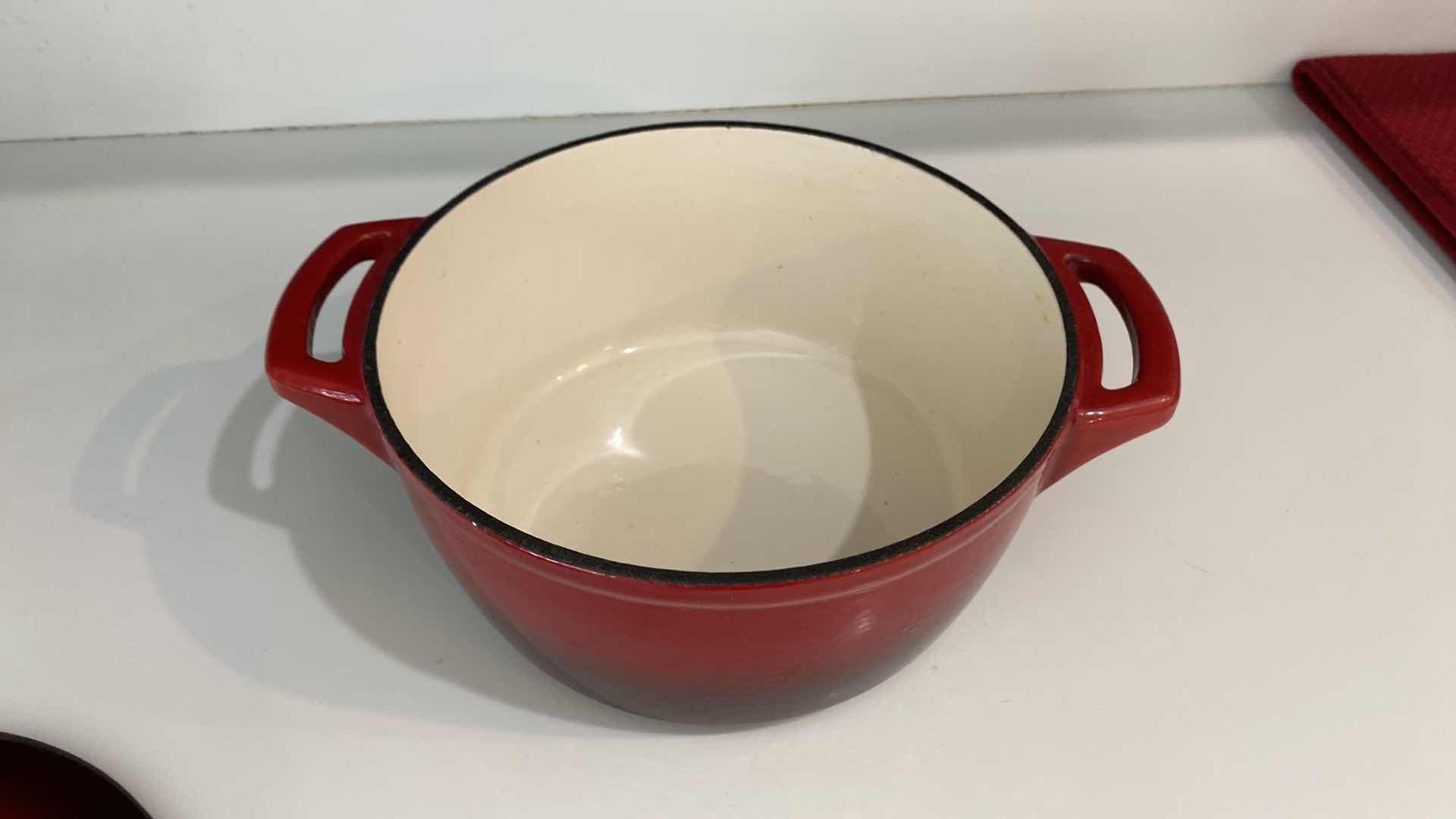 Photo 1 of CONTENTS KITCHEN CABINET SHELF - 3.5 QT ENAMEL PAN WITH LID