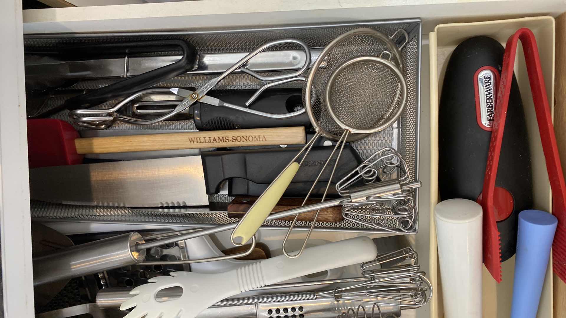 Photo 1 of CONTENTS KITCHEN CABINET 2 DRAWERS - UTENSILS
