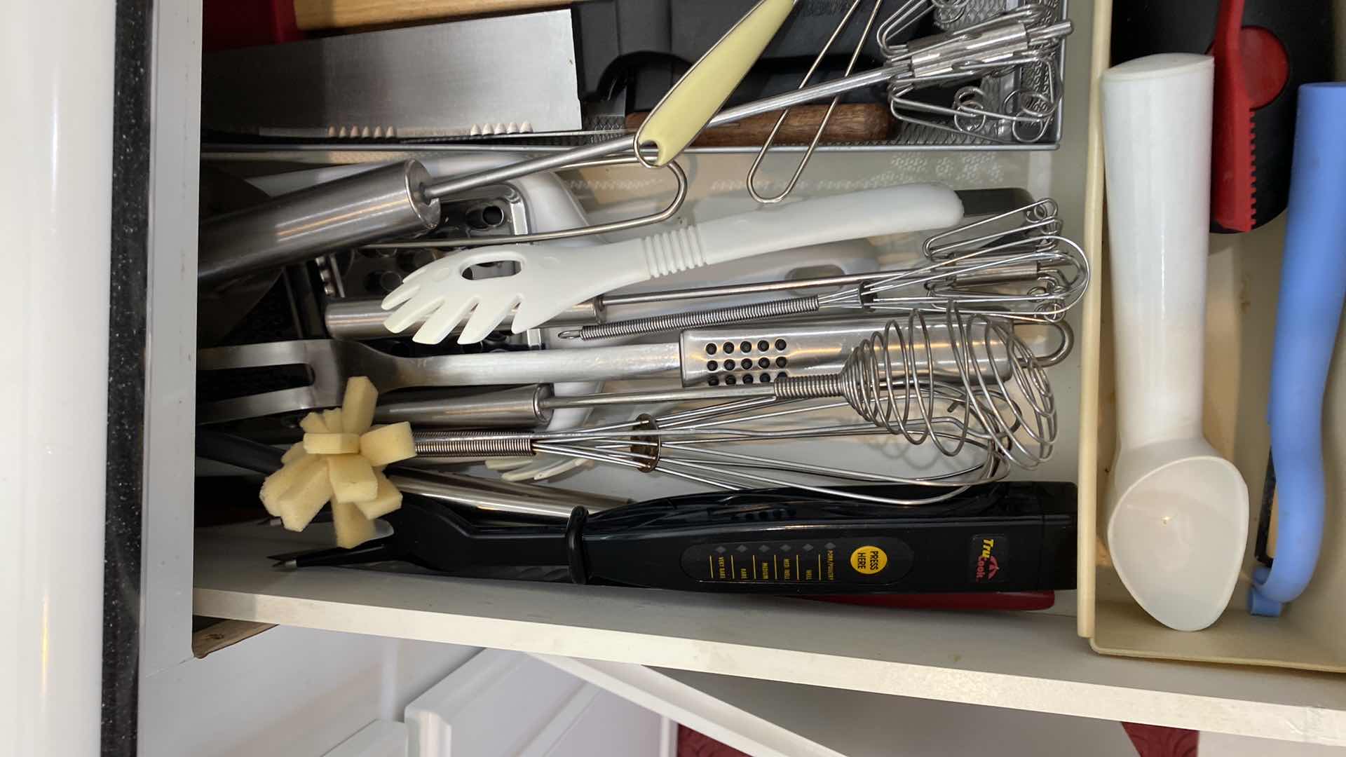 Photo 1 of CONTENTS KITCHEN CABINET 2 DRAWERS - UTENSILS