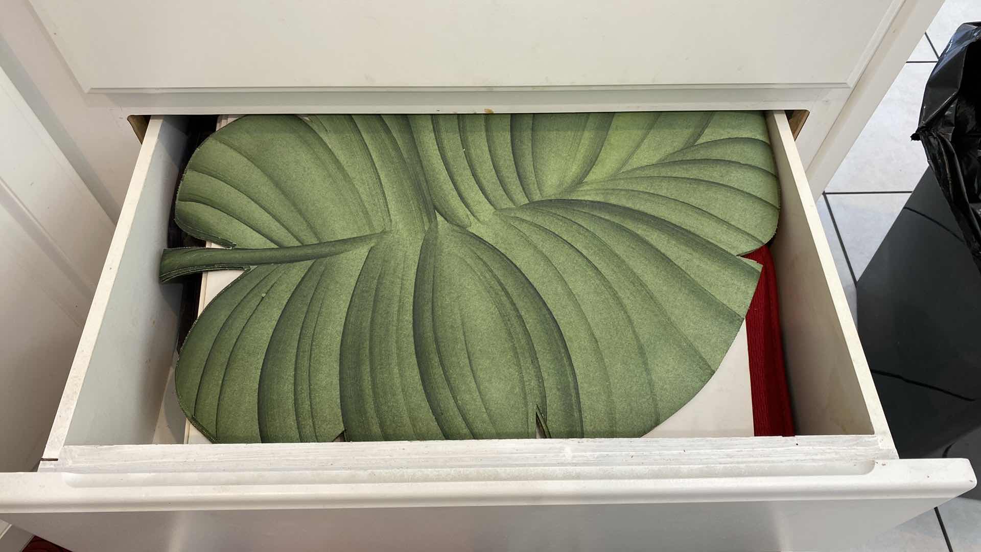 Photo 1 of CONTENTS OF KITCHEN 3 DRAWERS POTHOLDERS TOWELS & PLACEMATS