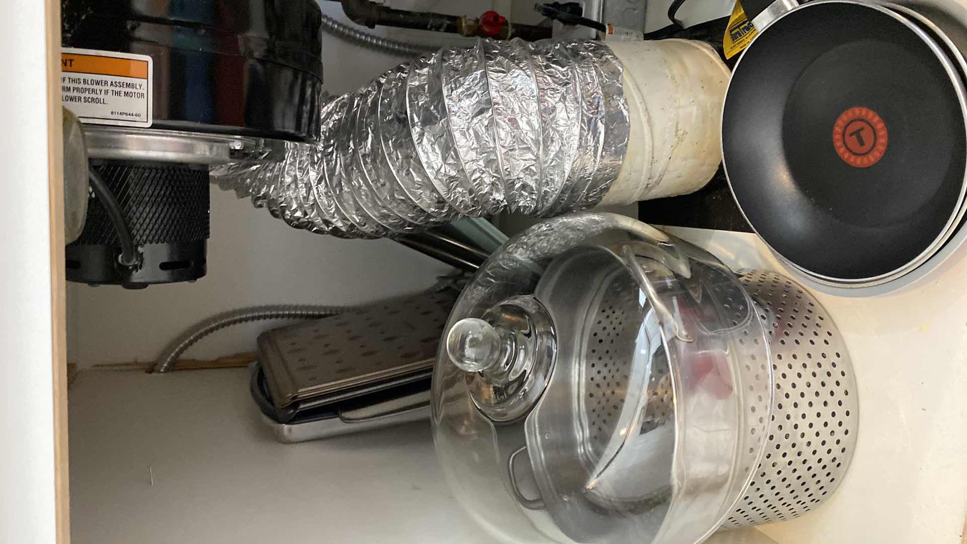 Photo 1 of CONTENTS OF KITCHEN CABINET PANS BAKEWARE LIDS INCLUDED ORGANIZERS