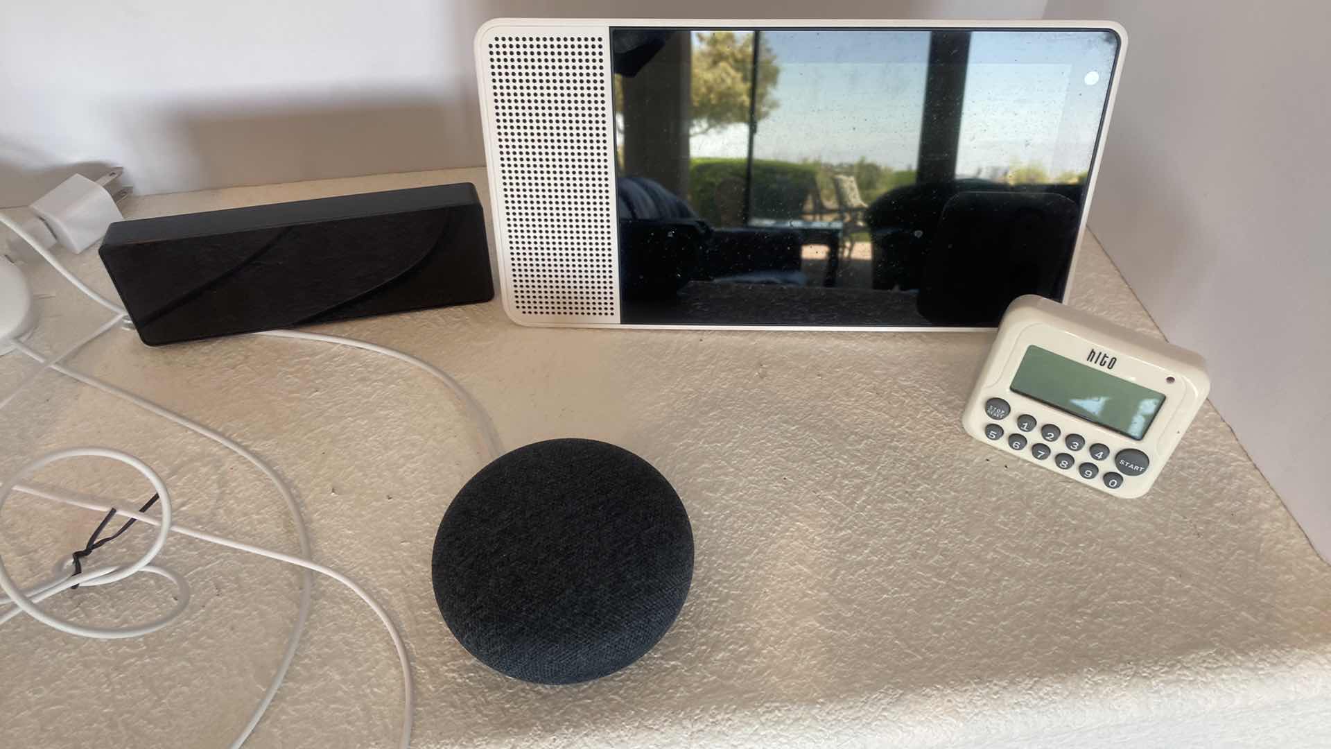 Photo 1 of ASSORTED ELECTRONICS