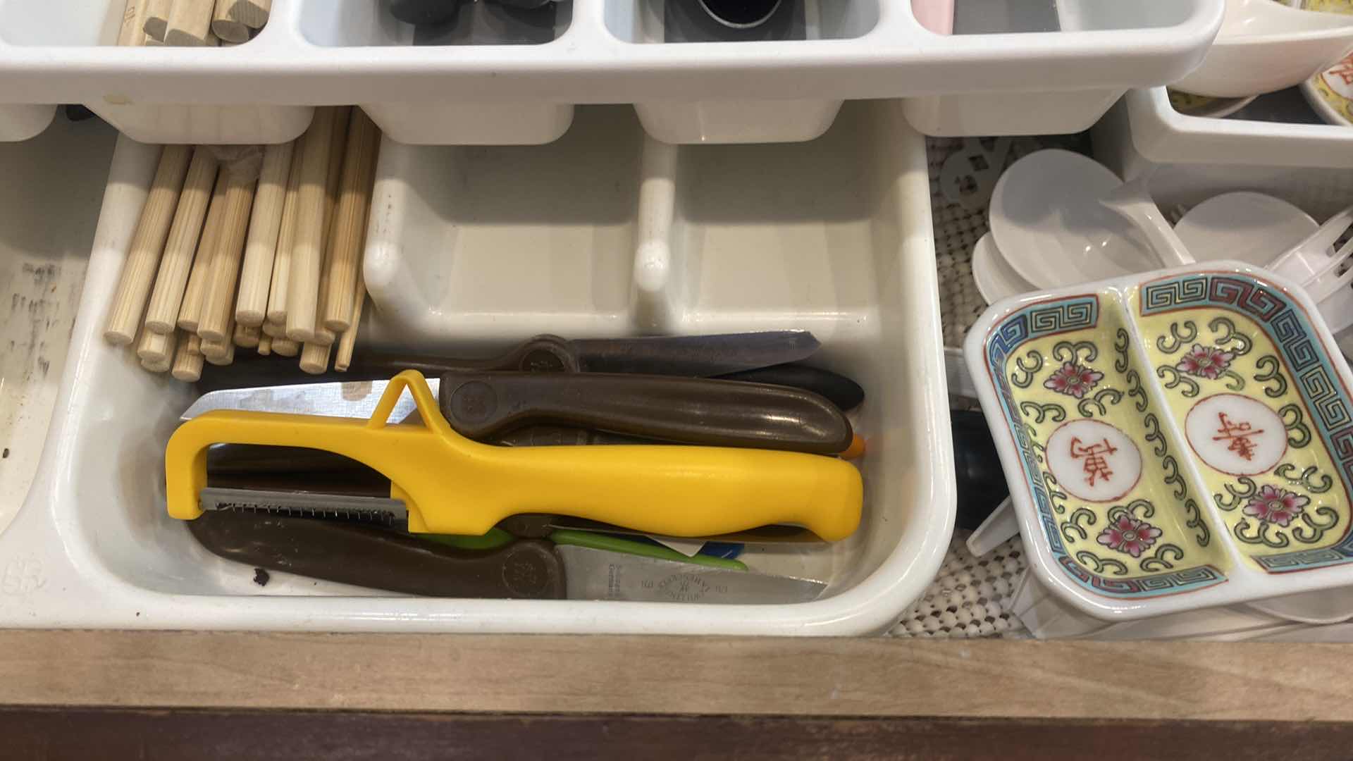 Photo 1 of CONTENTS OF KITCHEN CABINET - SILVERWARE