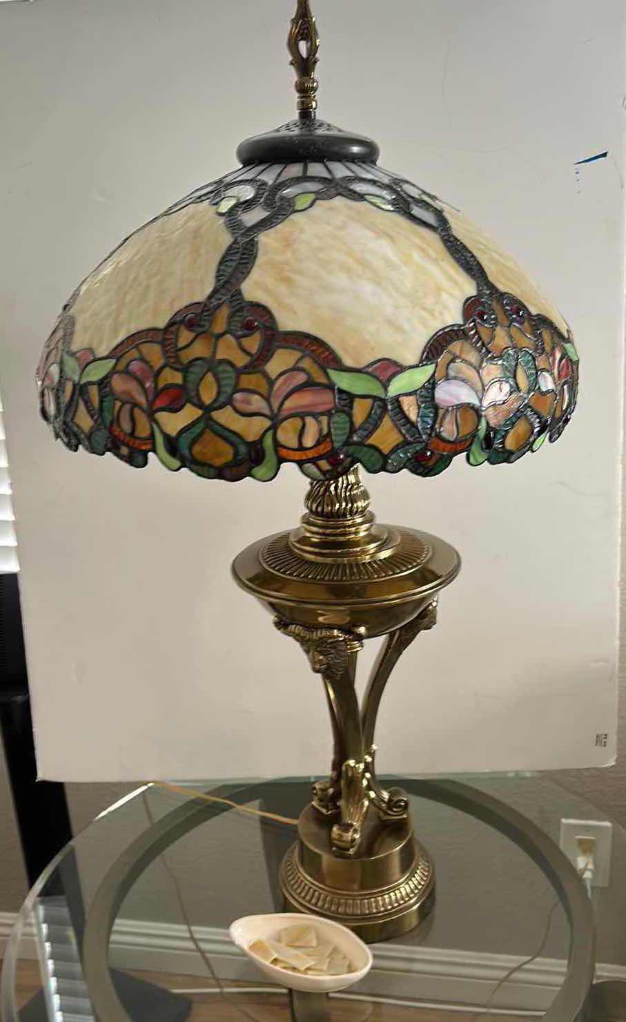 Photo 1 of TIFFANY STYLE VINTAGE LAMP 20” x 38