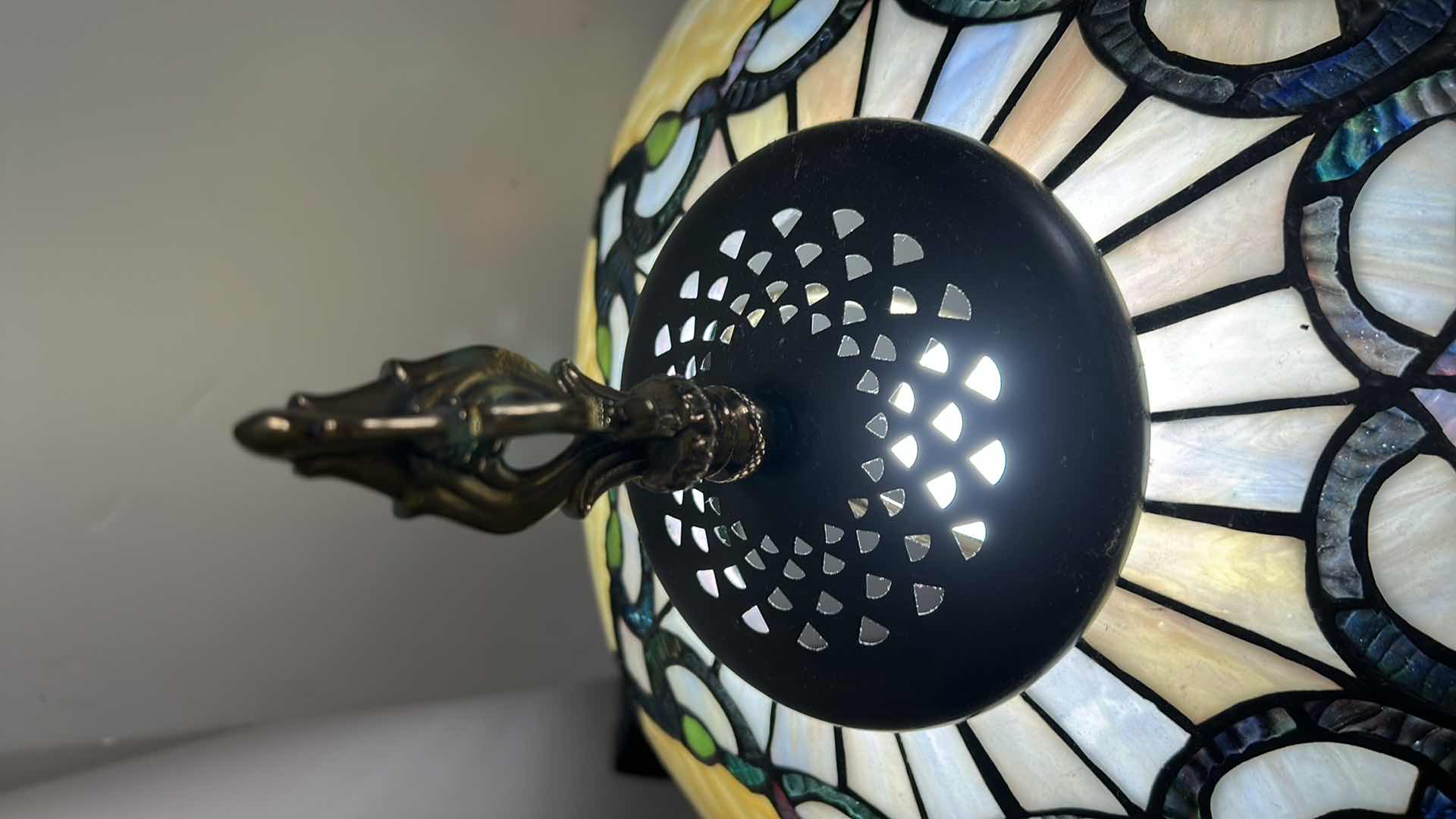 Photo 1 of TIFFANY STYLE VINTAGE LAMP 20” x 38