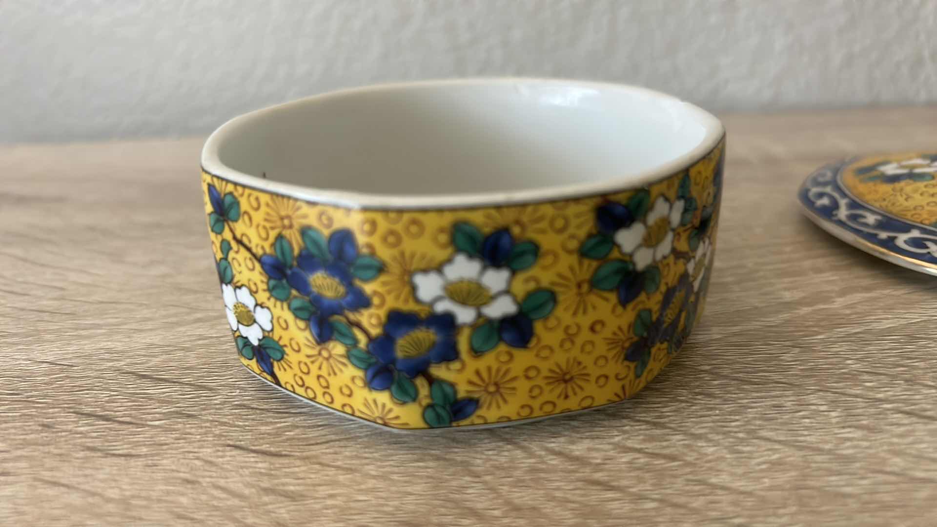 Photo 1 of KUTANI HAND DECORATED PORCELAIN TRINKET BOX 4 inches five 1 1/2 inches