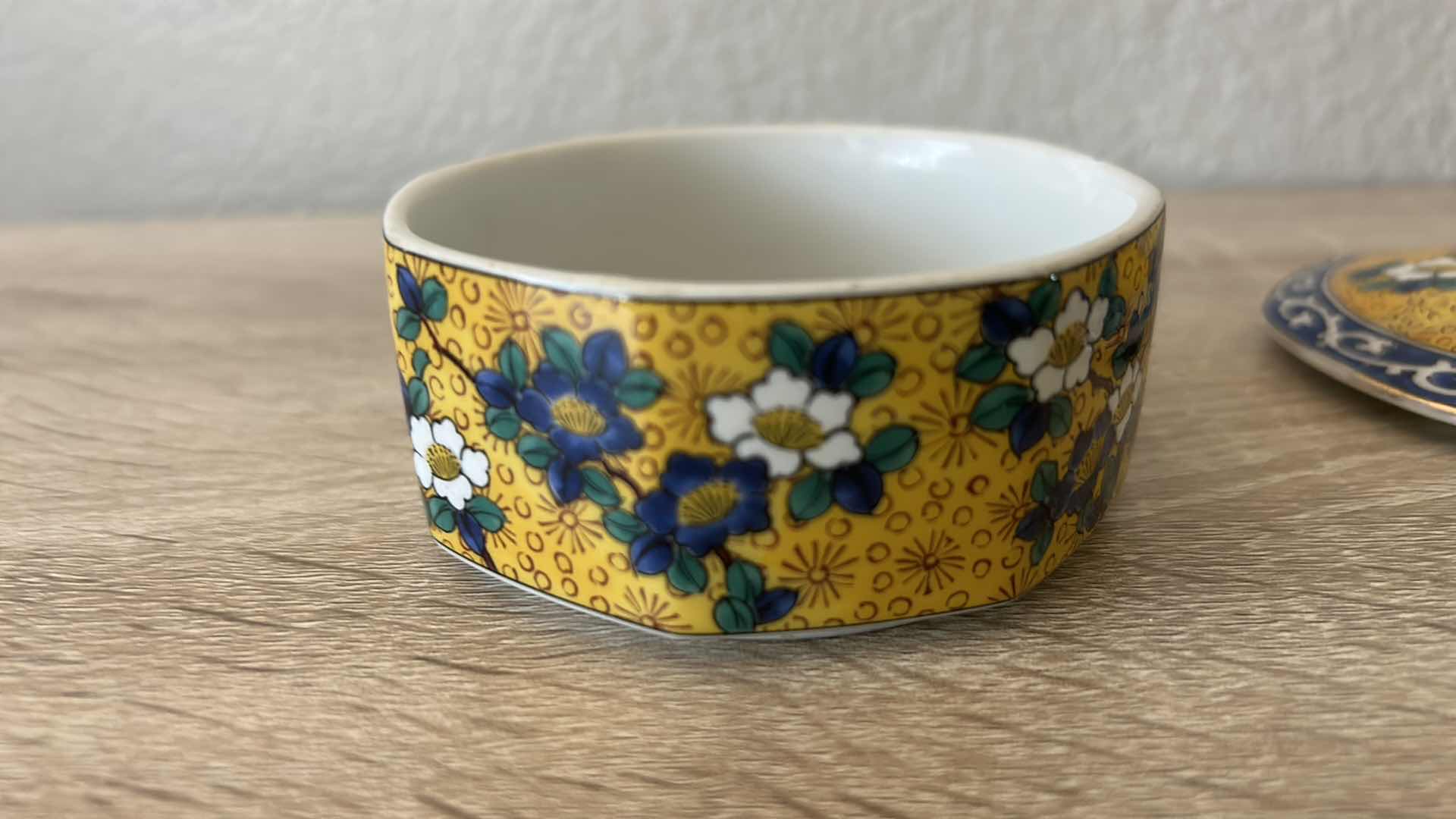 Photo 1 of KUTANI HAND DECORATED PORCELAIN TRINKET BOX 4 inches five 1 1/2 inches