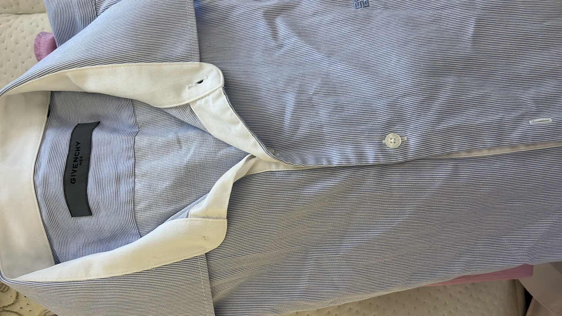 Photo 1 of 3 MENS DESIGNER SHIRTS SIZE L - XL