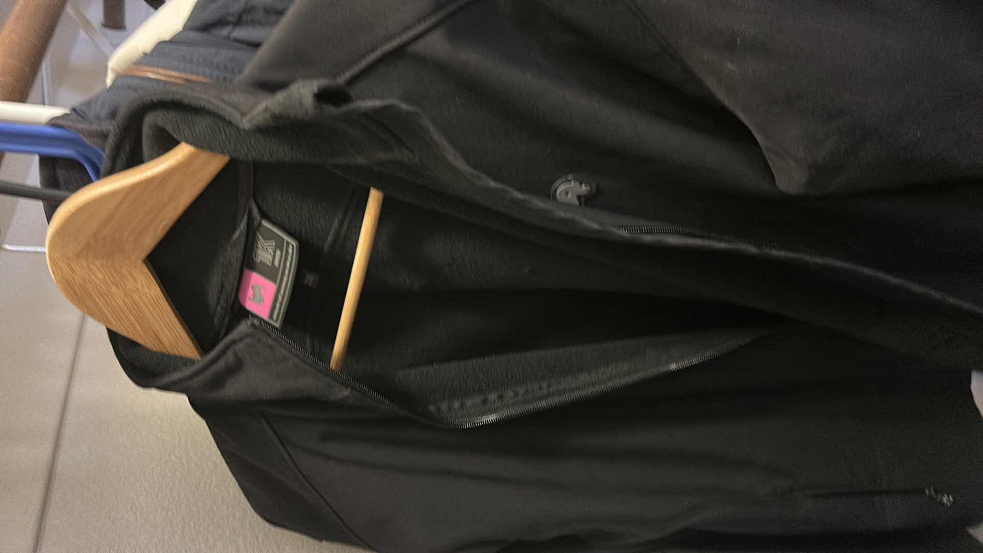 Photo 1 of MENS CLOTHING ASSORTMENT L / XXL