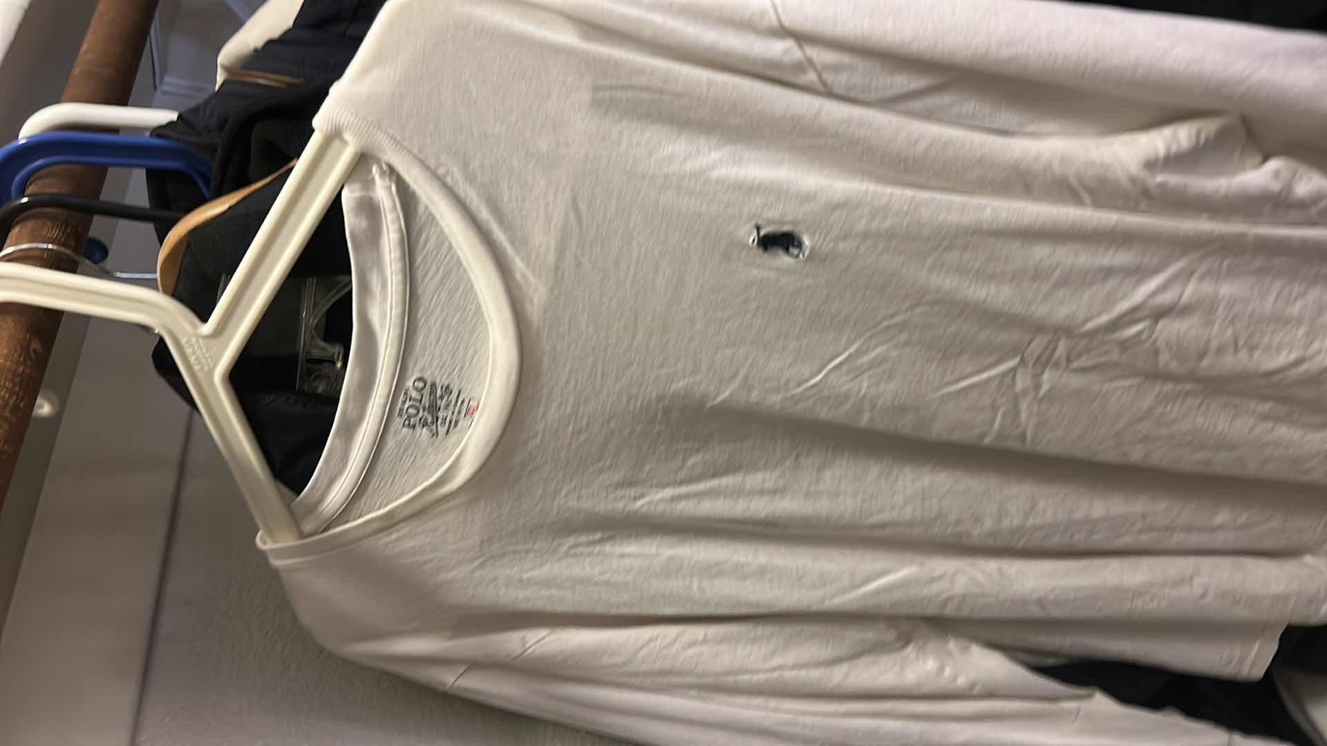 Photo 1 of MENS CLOTHING ASSORTMENT L / XXL