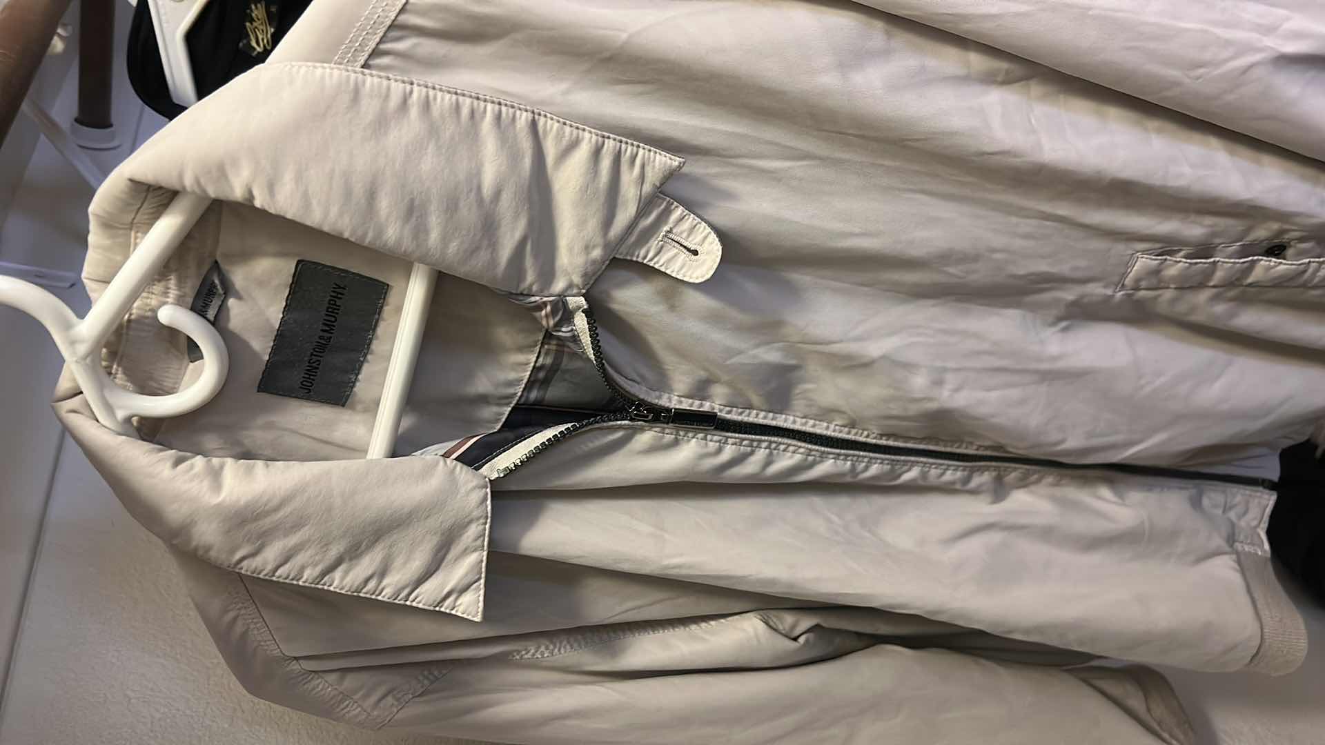 Photo 1 of MENS CLOTHING ASSORTMENT L / XXL