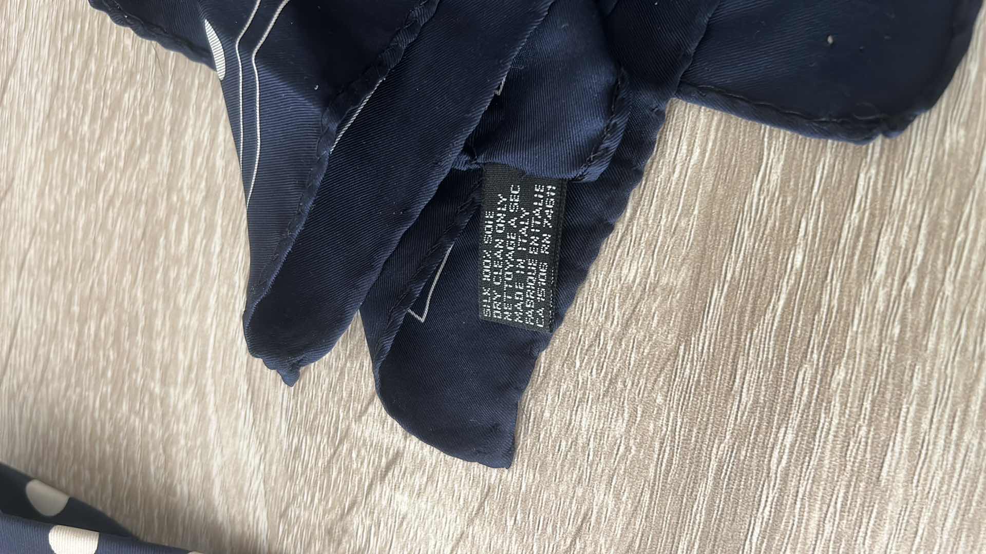 Photo 1 of MENS SILK TIE AND KERCHIEF