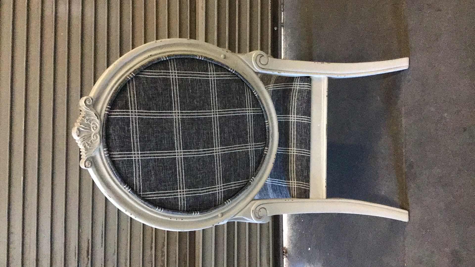 Photo 3 of ASHLEY FURNITURE KORNELIA CHARCOAL PLAID ACCENT CHAIR A3000245 28" X 27" H41.5"