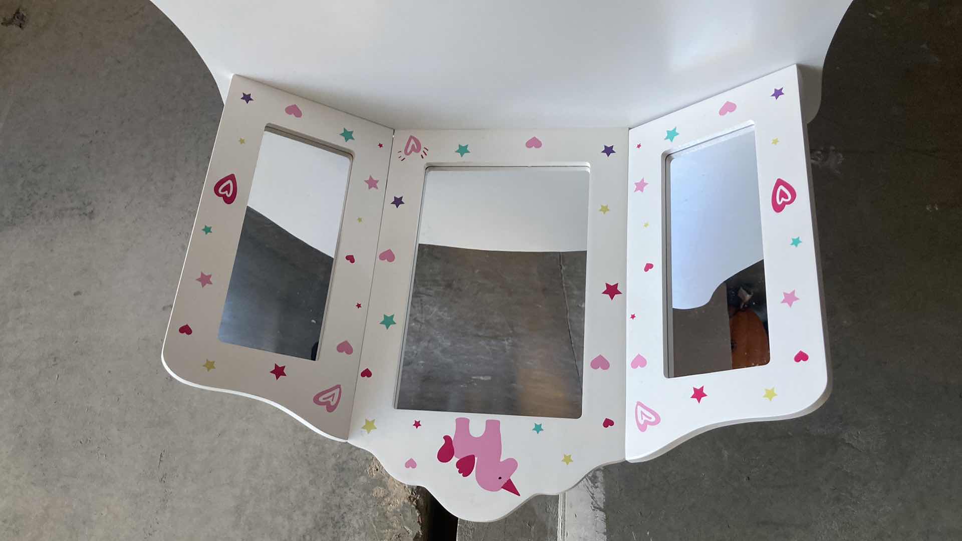 Photo 1 of SPIRCH CHILDREN’S UNICORN & STARS ACCENTED WHITE VANITY DESK