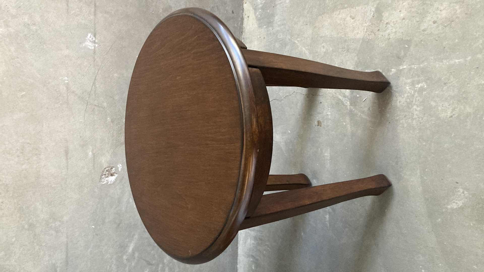Photo 1 of BEST MASTER FURNITURE DARK WOOD ACCENT TABLE 18.5” X 18.5” H20.25”