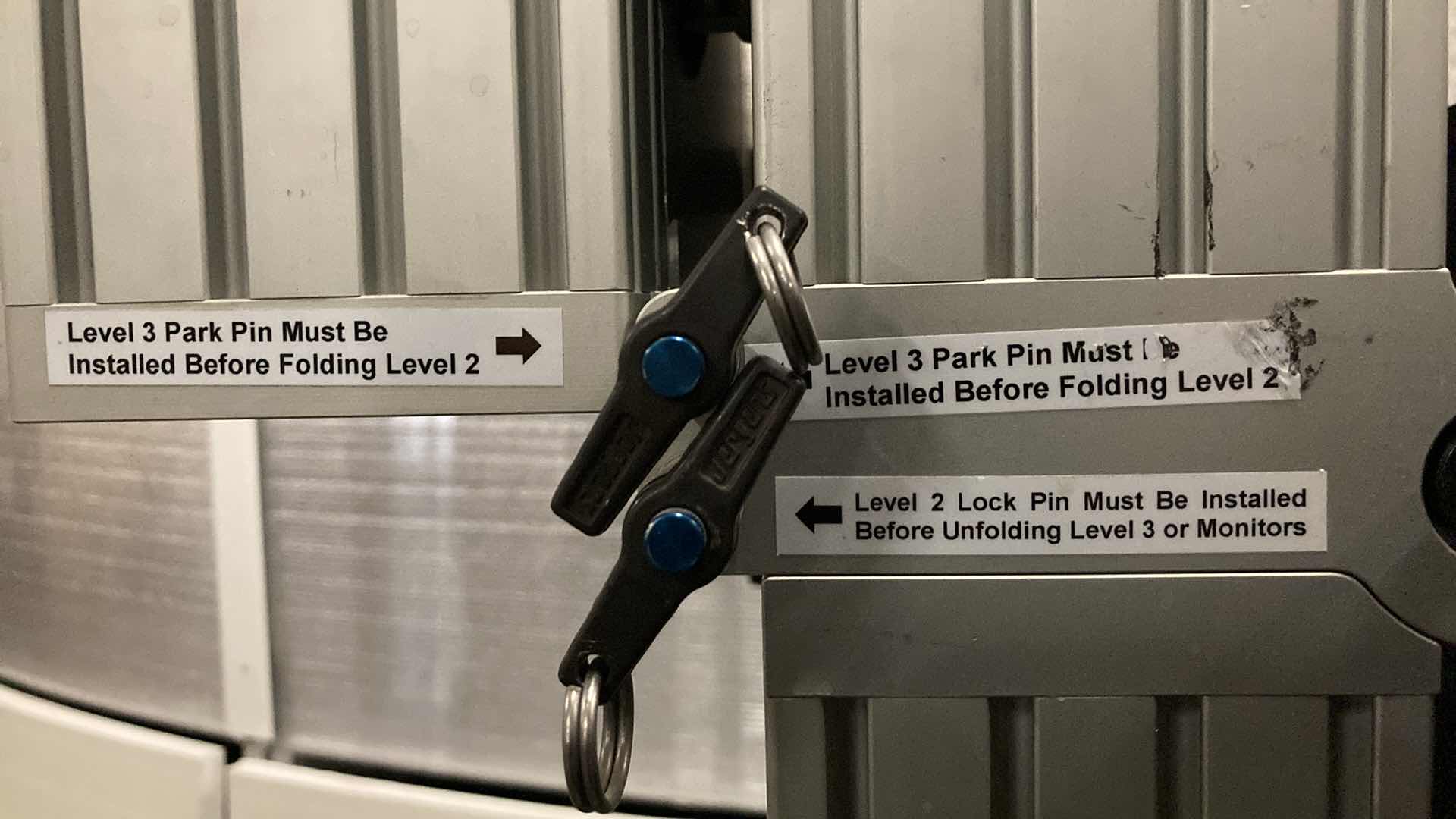 Photo 1 of PHILIPS 55” MONITOR MODEL BDL5588XC & RPT MOTION POP TOP MAX MODULAR PORTABLE VIDEO WALL MONITOR MOUNT