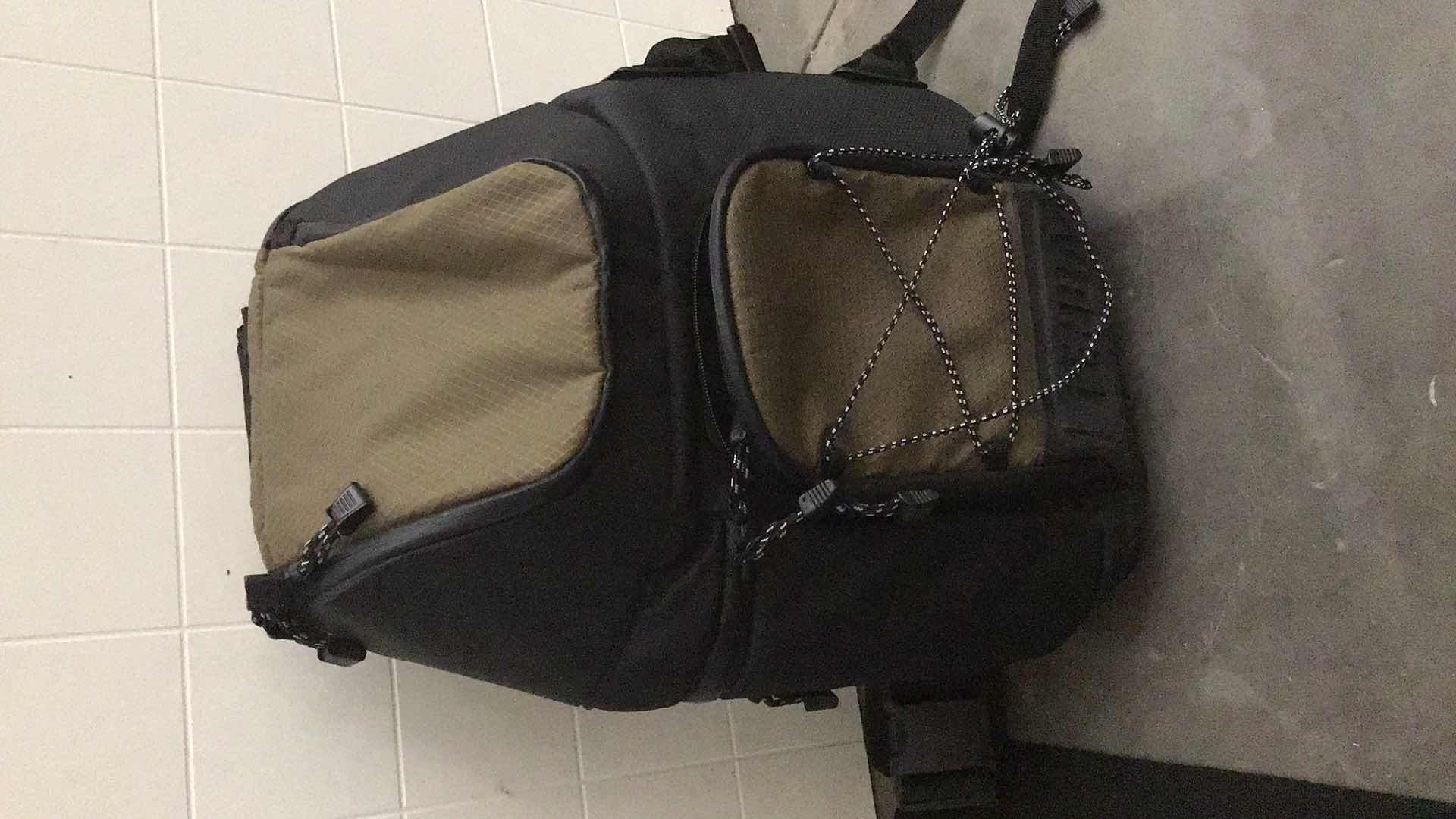 Photo 1 of TENBA SHOOTOUT SLING CAMERA BAG