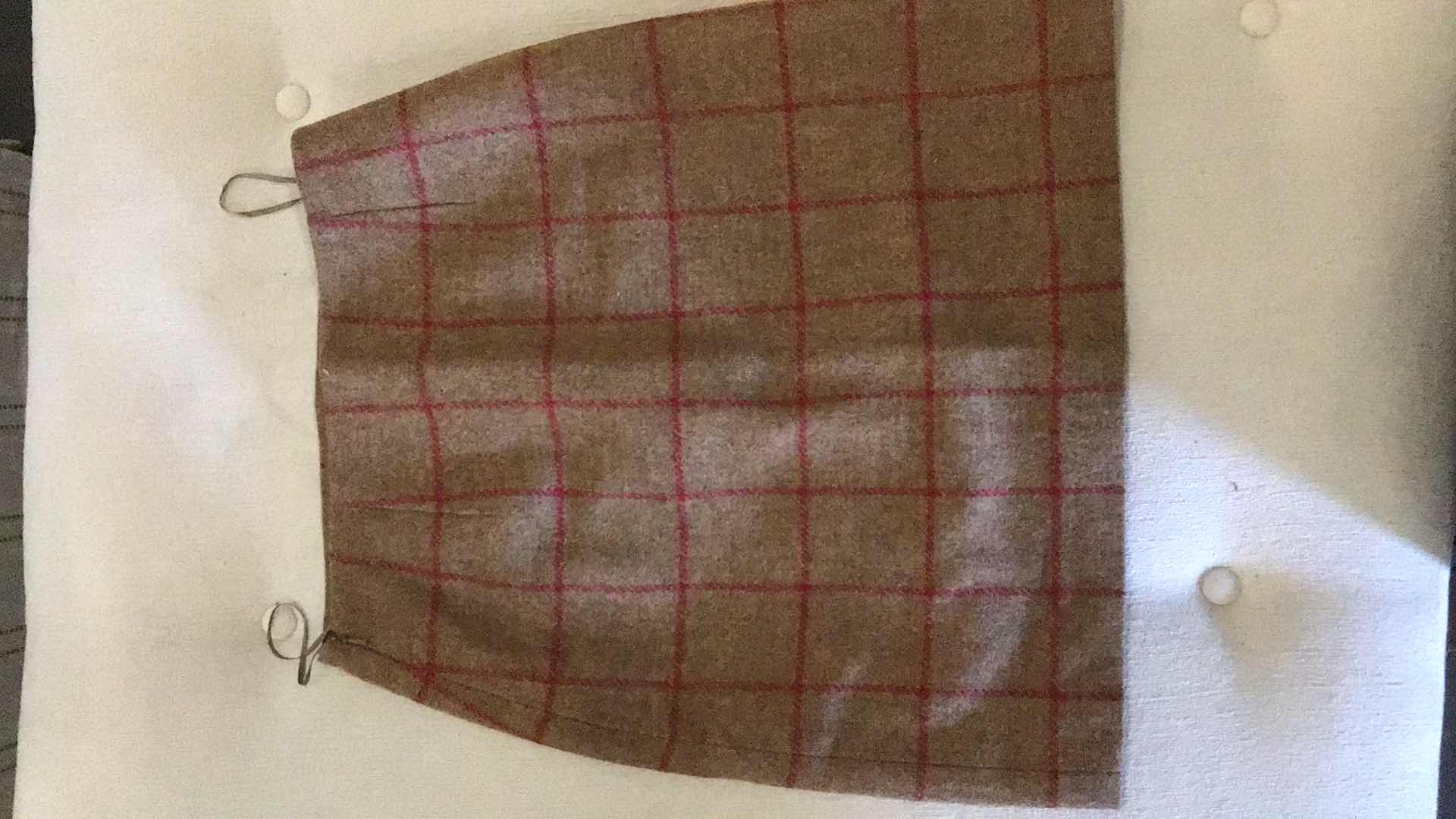 Photo 1 of HOBBS LONDON CHECKERED SKIRT SIZE WOMENS 2