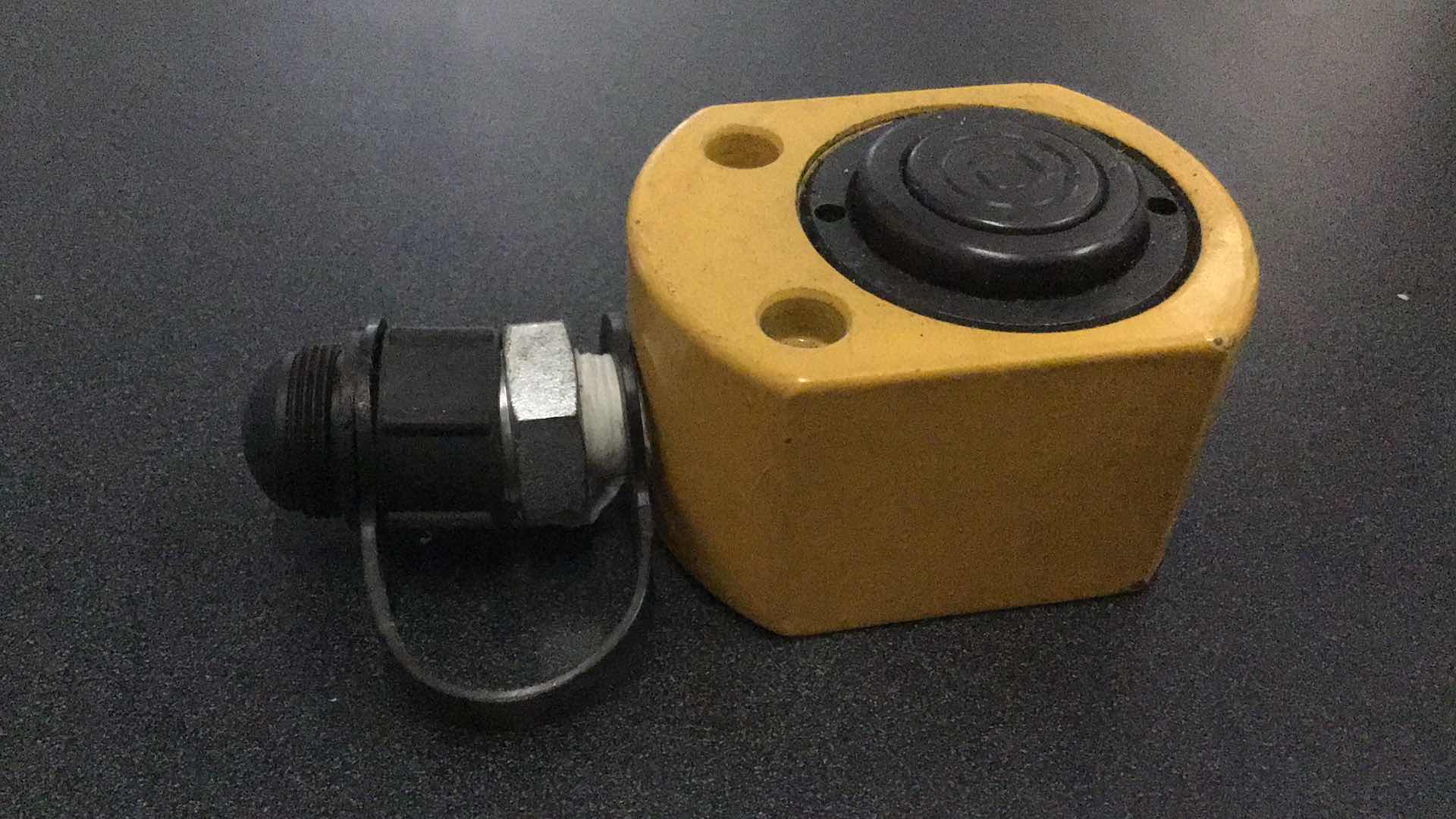 Photo 1 of NEWTRY ULTRA THIN HYDRAULIC CYLINDER MODEL FPY-10D