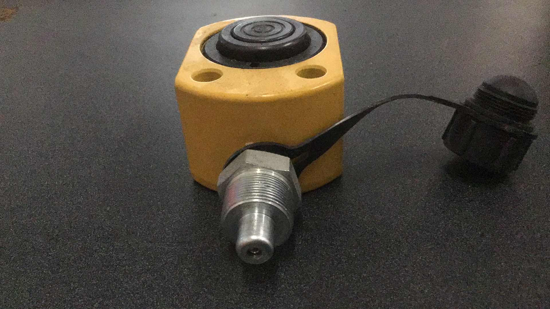 Photo 1 of NEWTRY ULTRA THIN HYDRAULIC CYLINDER MODEL FPY-10D