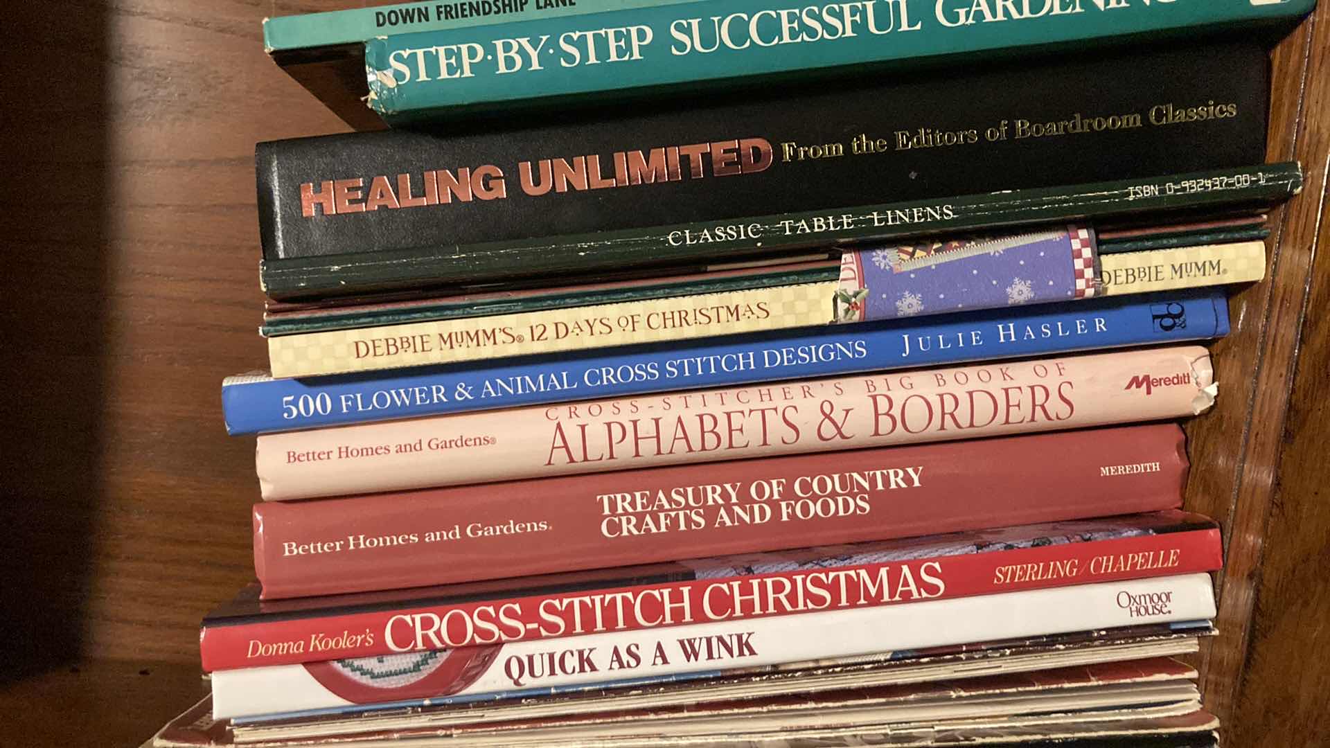 Photo 4 of CRAFTING, DIY & SELF HELP BOOKS (APPROX 35)