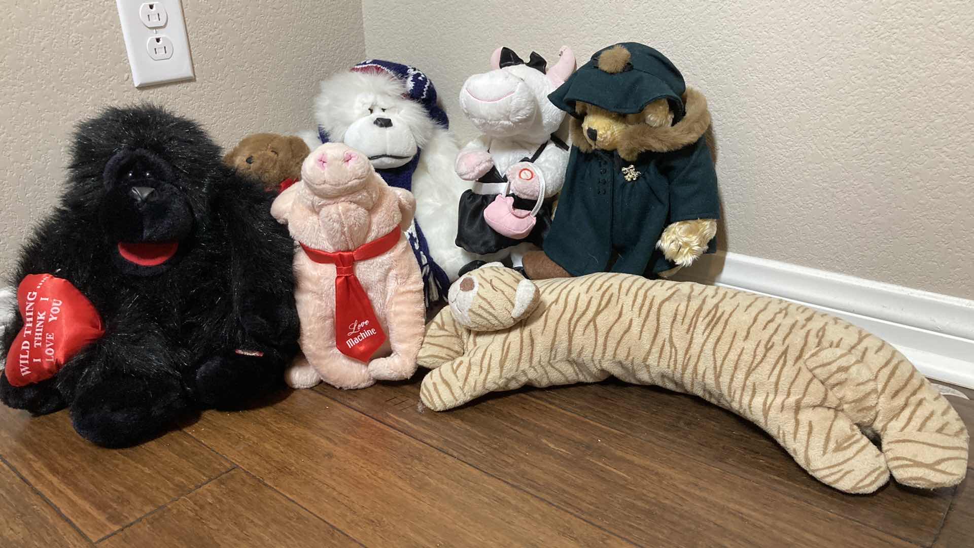 Photo 1 of DOUNUT SMALL PET PILLOW & STUFFED ANIMALS (7)