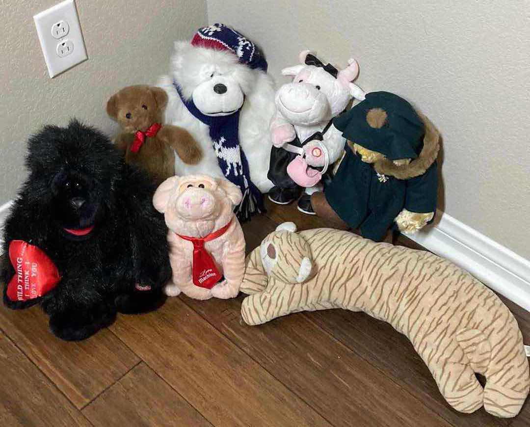 Photo 1 of DOUNUT SMALL PET PILLOW & STUFFED ANIMALS (7)