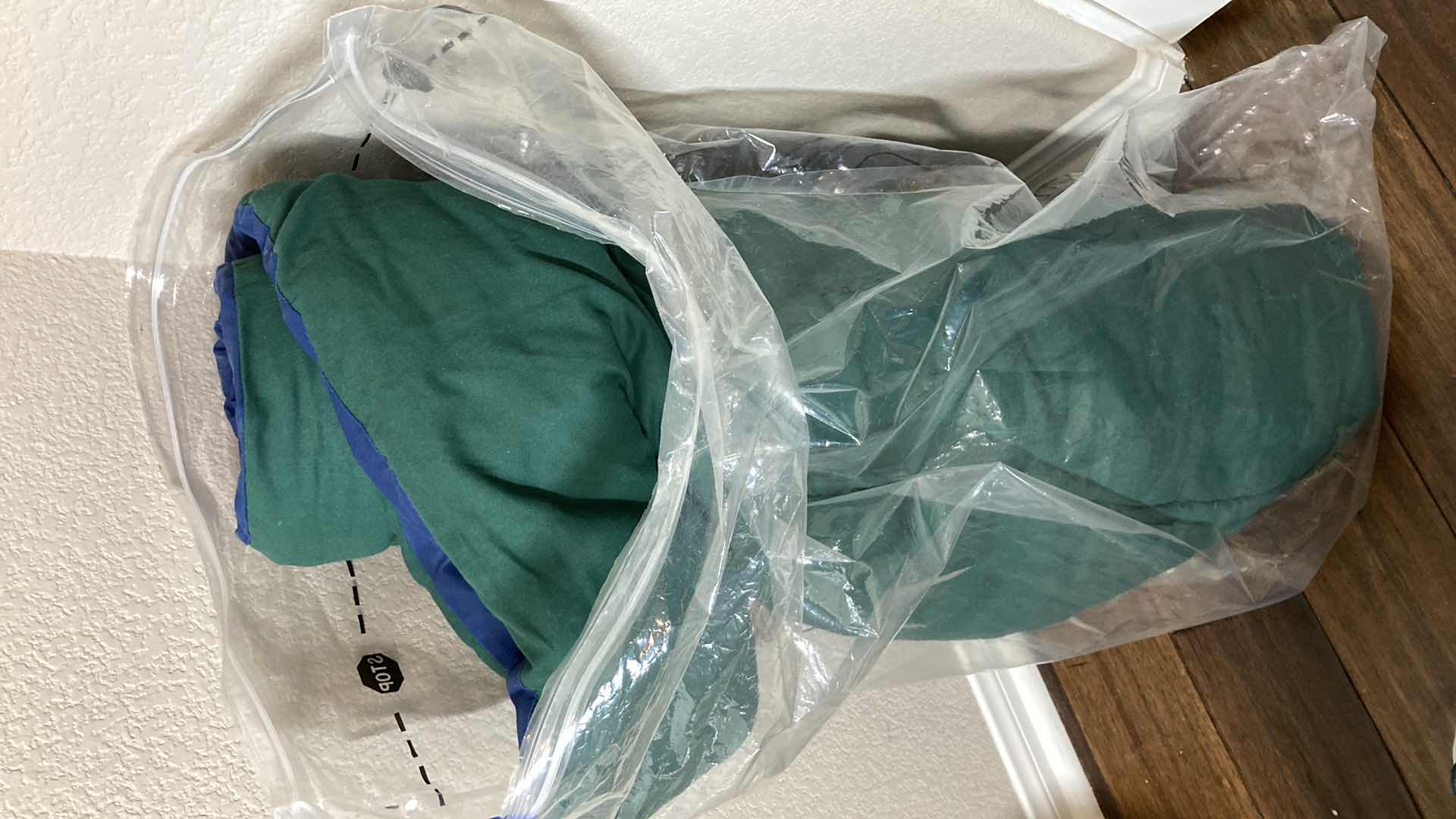 Photo 1 of COMFORTERS FULL/ QUEEN SIZE (4)