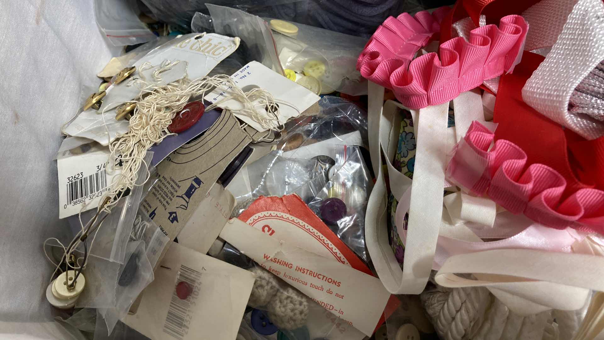 Photo 4 of FABRIC ZIPPERS, BUTTONS, REMNANTS & ACCESSORIES W WICKER BASKET 21” X 12” H7”