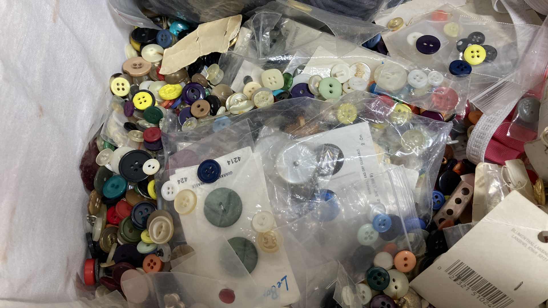 Photo 5 of FABRIC ZIPPERS, BUTTONS, REMNANTS & ACCESSORIES W WICKER BASKET 21” X 12” H7”