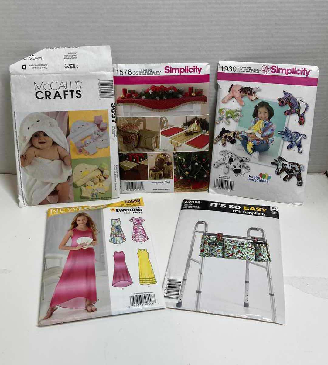 Photo 1 of CLOTHING & FASHION ACCESSORY PATTERN DESIGN KITS (13)