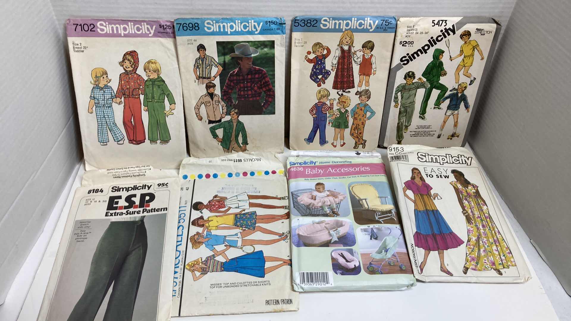 Photo 2 of CLOTHING & FASHION ACCESSORY PATTERN DESIGN KITS (13)