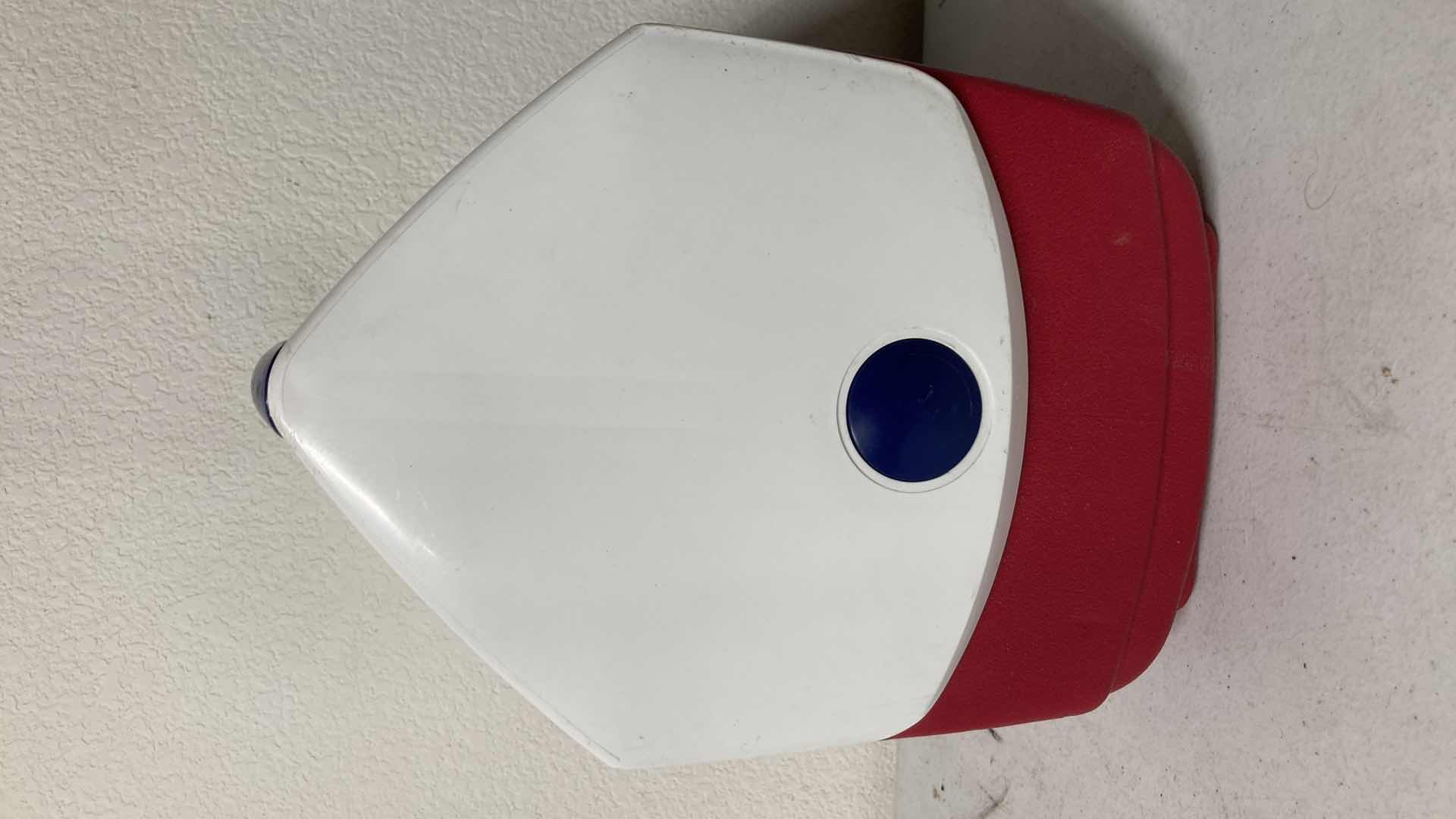 Photo 1 of IGLOO LITTLE PLAYMATE ELITE ICE CHEST