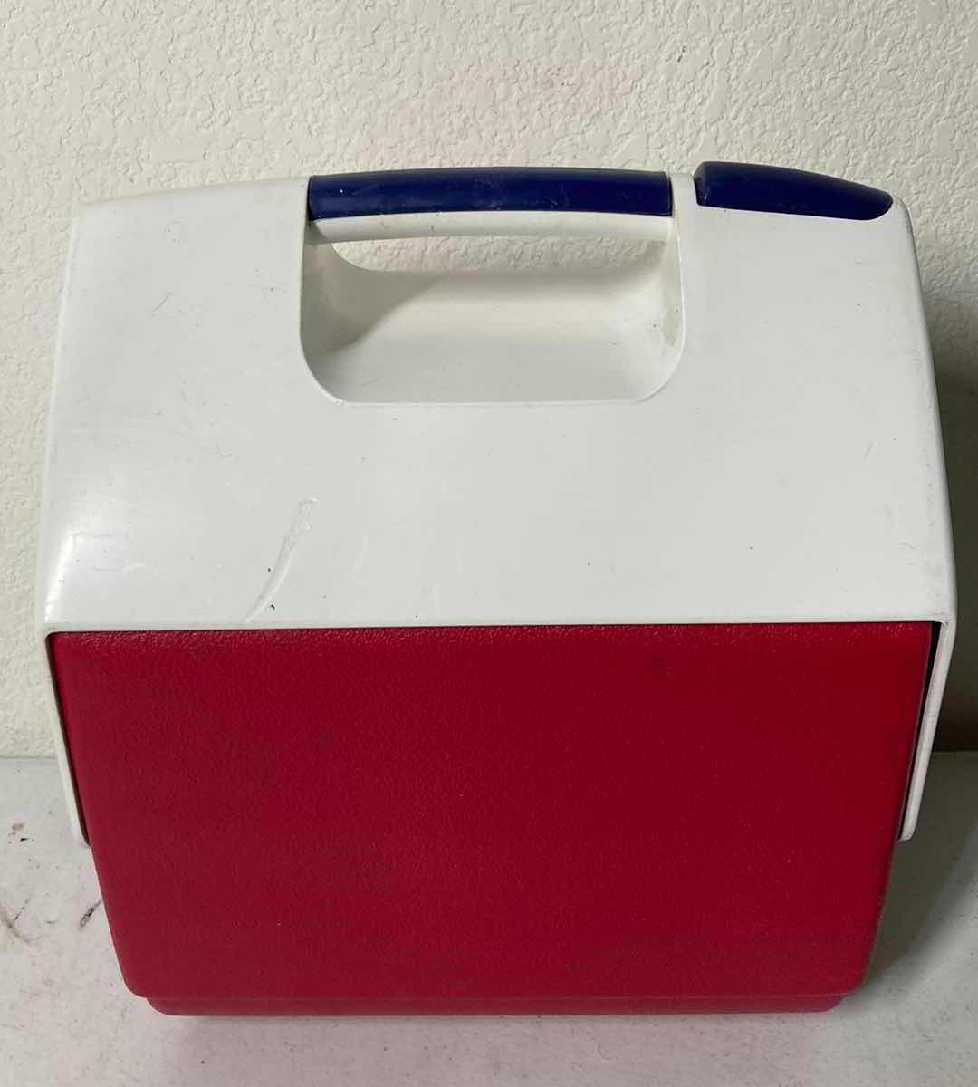 Photo 1 of IGLOO LITTLE PLAYMATE ELITE ICE CHEST