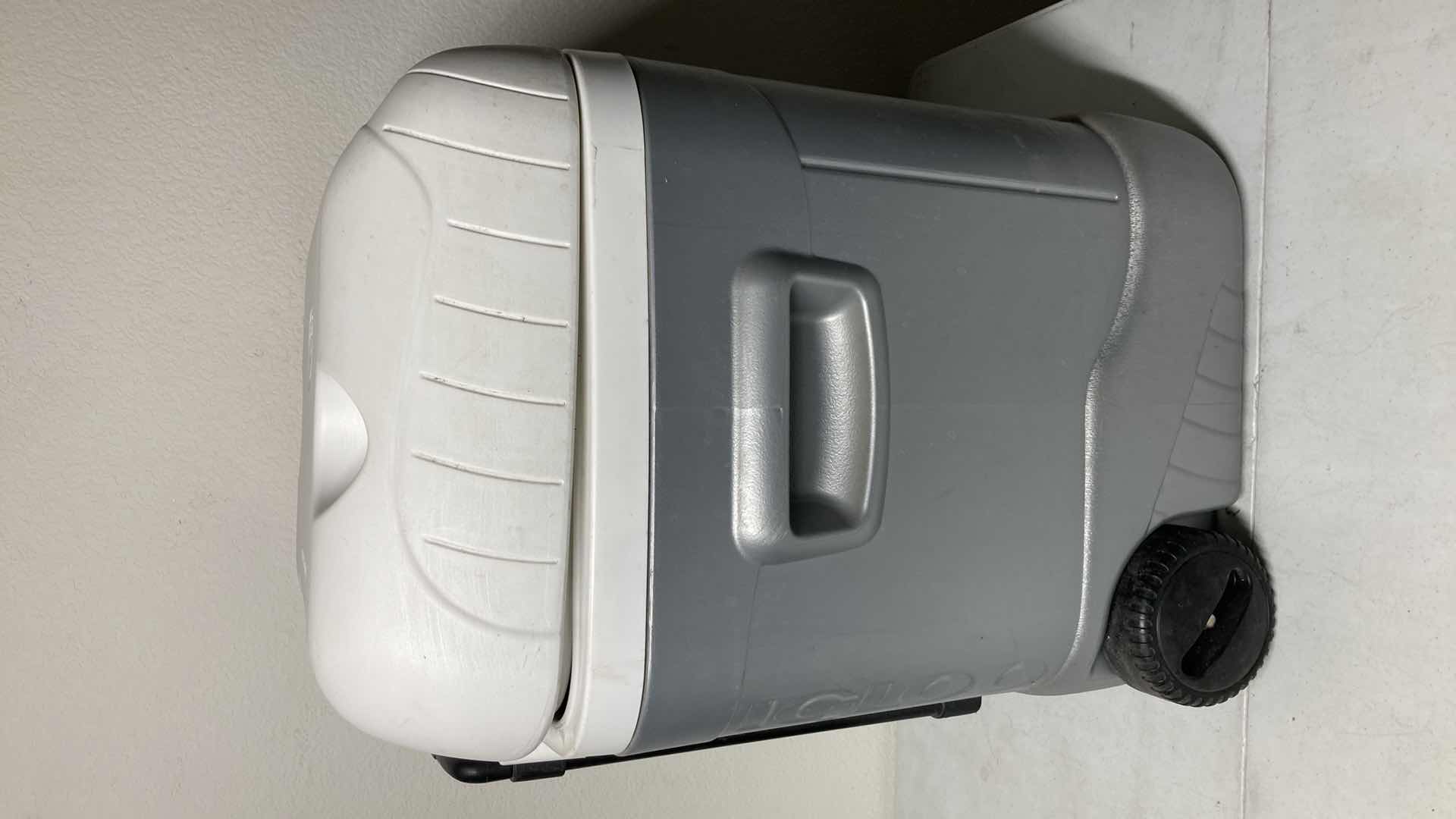 Photo 1 of IGLOO WINDER FARMS ROLLING ICE CHEST 19” X 18” H24”