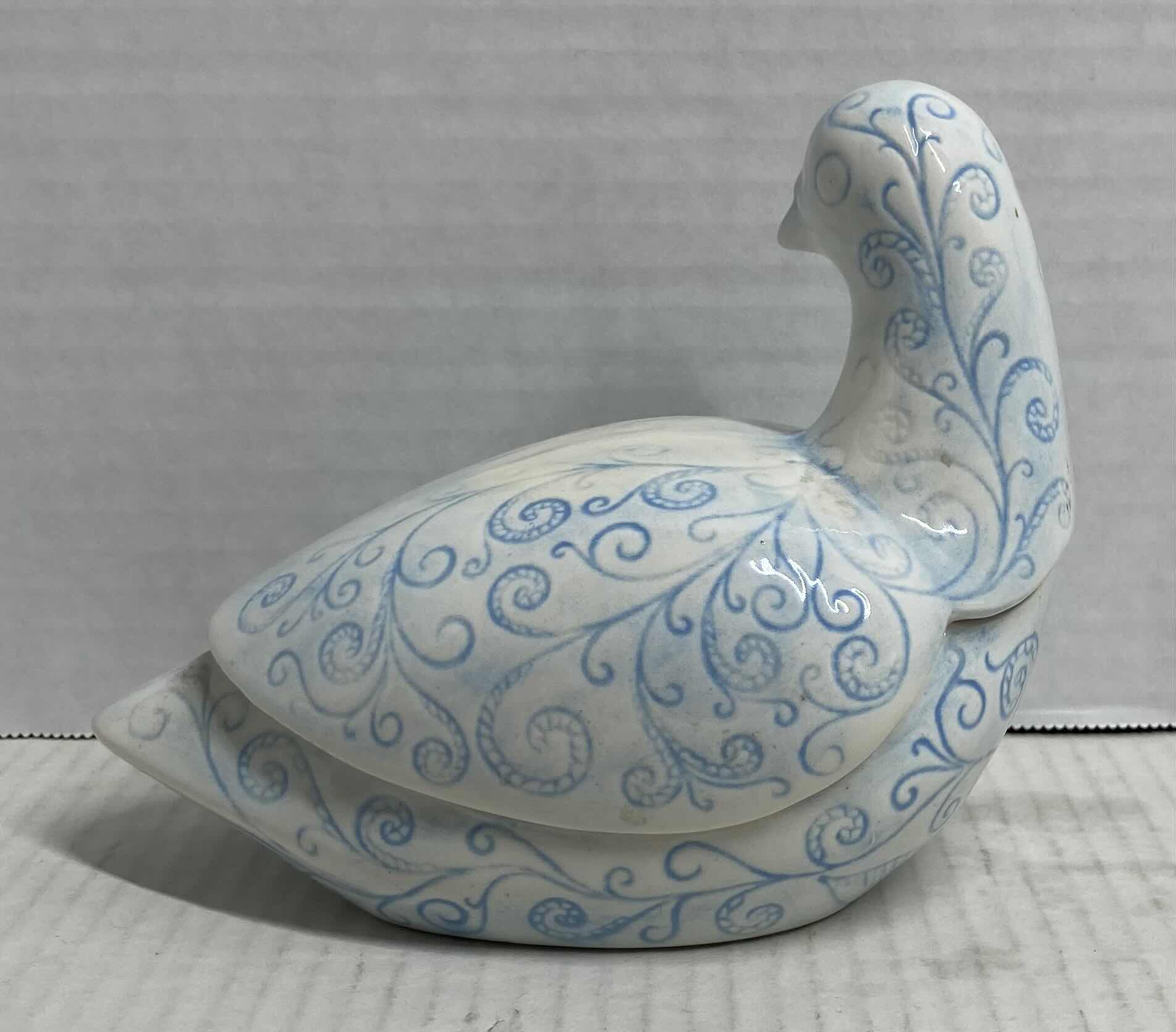 Photo 1 of BIRD VINTAGE PORCELAIN BOX FIGURINE H5”