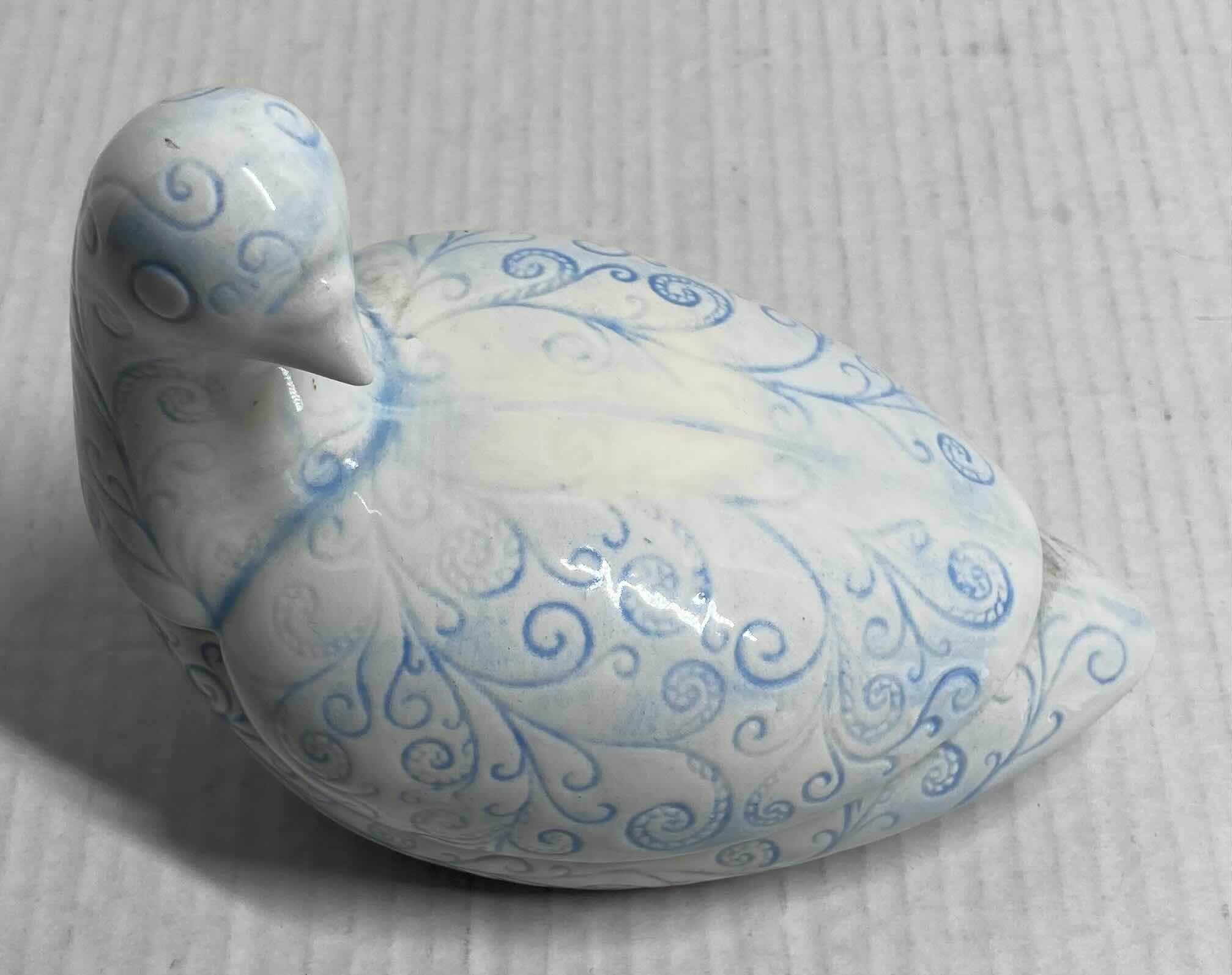 Photo 1 of BIRD VINTAGE PORCELAIN BOX FIGURINE H5”