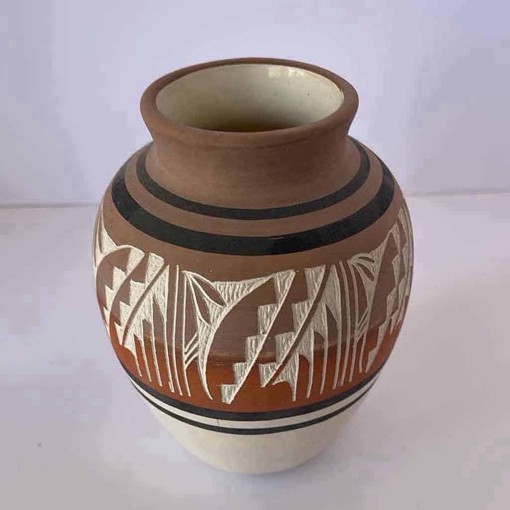 Photo 1 of NANCY SCOTT NAVAJO POTTERY USA H6”
