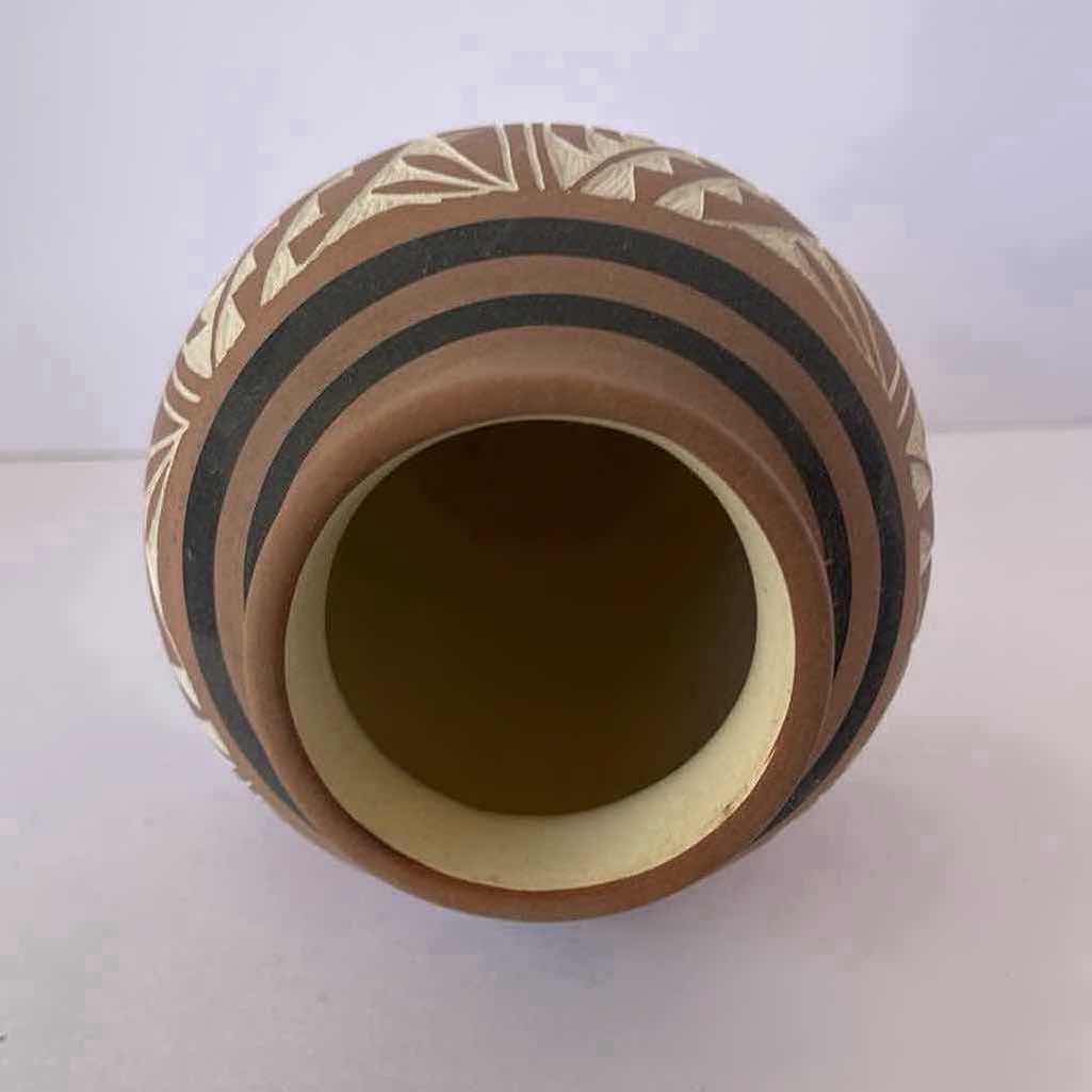 Photo 1 of NANCY SCOTT NAVAJO POTTERY USA H6”