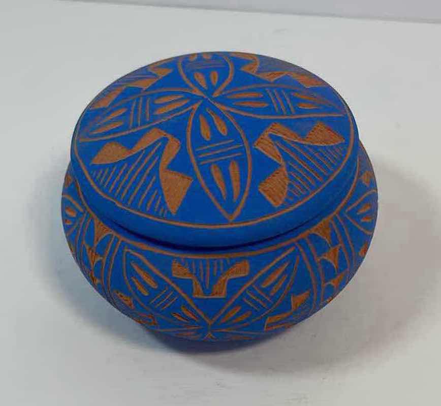 Photo 1 of DSA ACOMA SIGNED NATIVE AMERICAN BOWL WITH LID POTTERY H2.5”