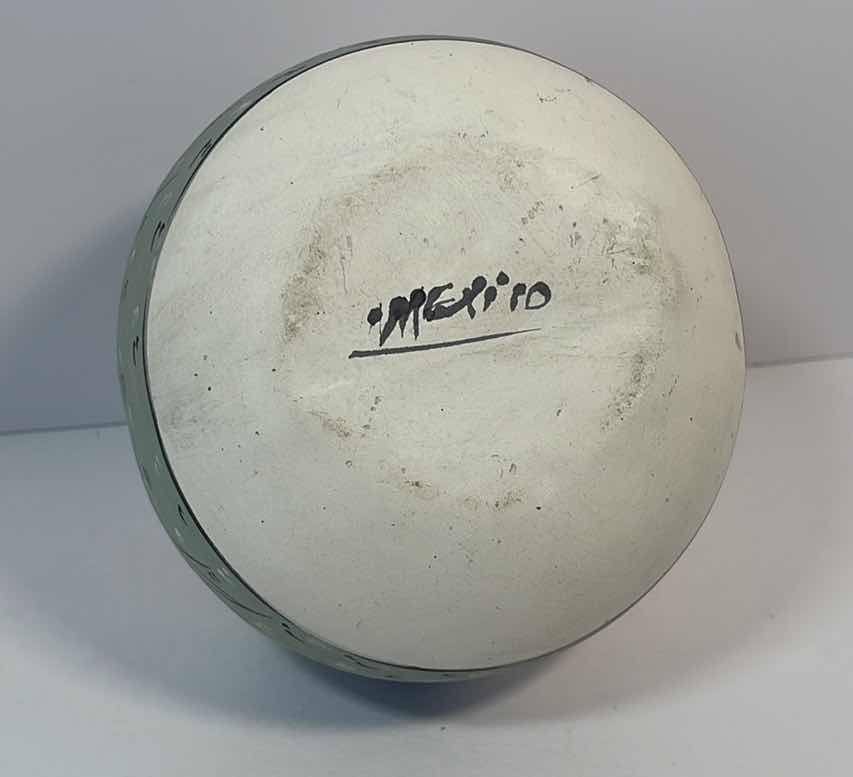 Photo 4 of VINTAGE HAND PAINTED CERAMIC POTTERY VASE MEXICO H5.5”